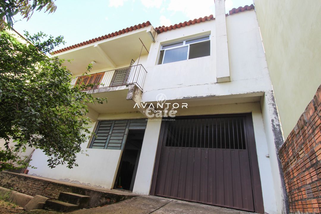 Casa ampla com 3 dormitórios, com localização central, excelente para investidor, e moradi — Casa com 3 quartos à venda em Passo D'Areia, Santa Maria/RS