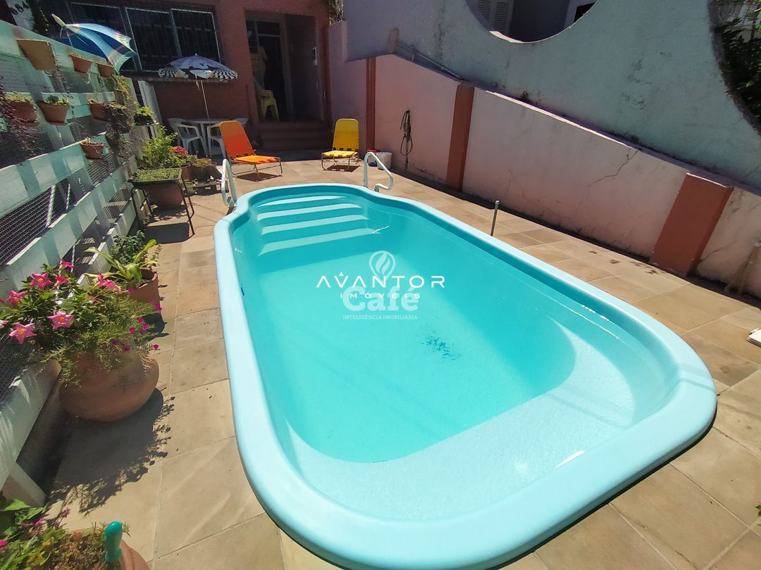 Casa com 4 dormitórios, piscina, pátio, em bairro central, Santa Maria/RS — Casa com 4 quartos à venda em Centro, Santa Maria/RS