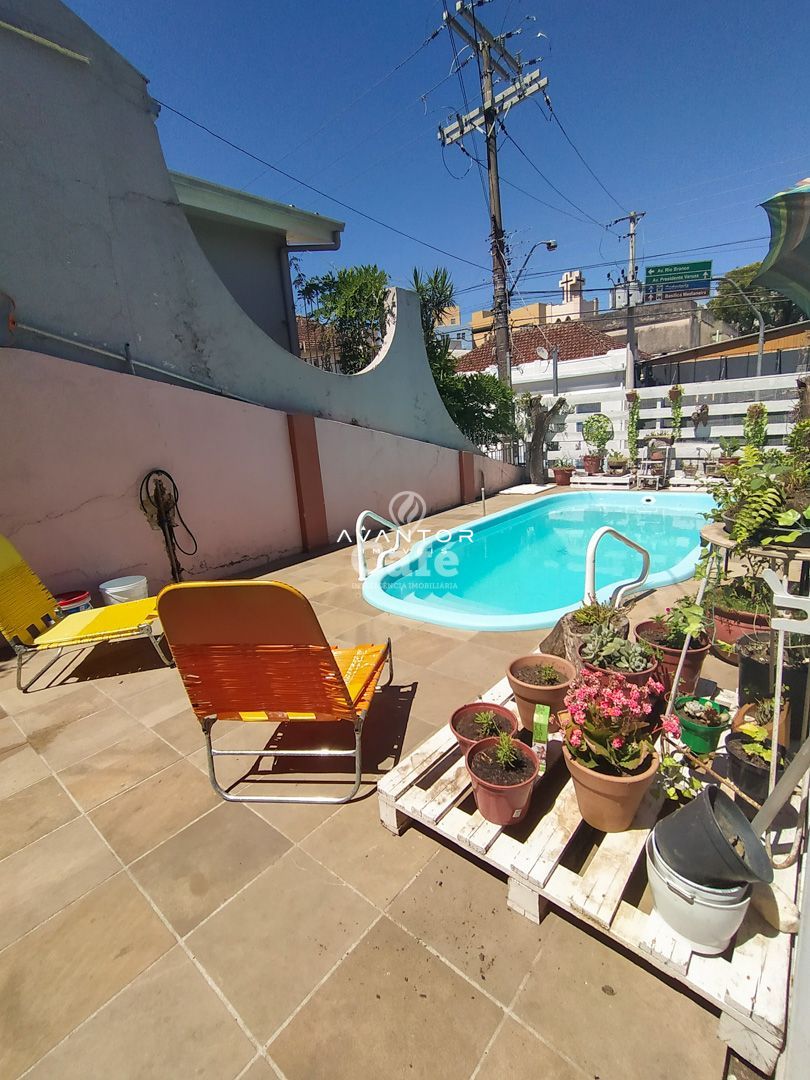Casa com 4 dormitórios, piscina, pátio, em bairro central, Santa Maria/RS — Casa com 4 quartos à venda em Centro, Santa Maria/RS