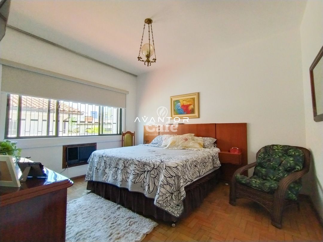 Casa com 4 dormitórios, piscina, pátio, em bairro central, Santa Maria/RS — Casa com 4 quartos à venda em Centro, Santa Maria/RS