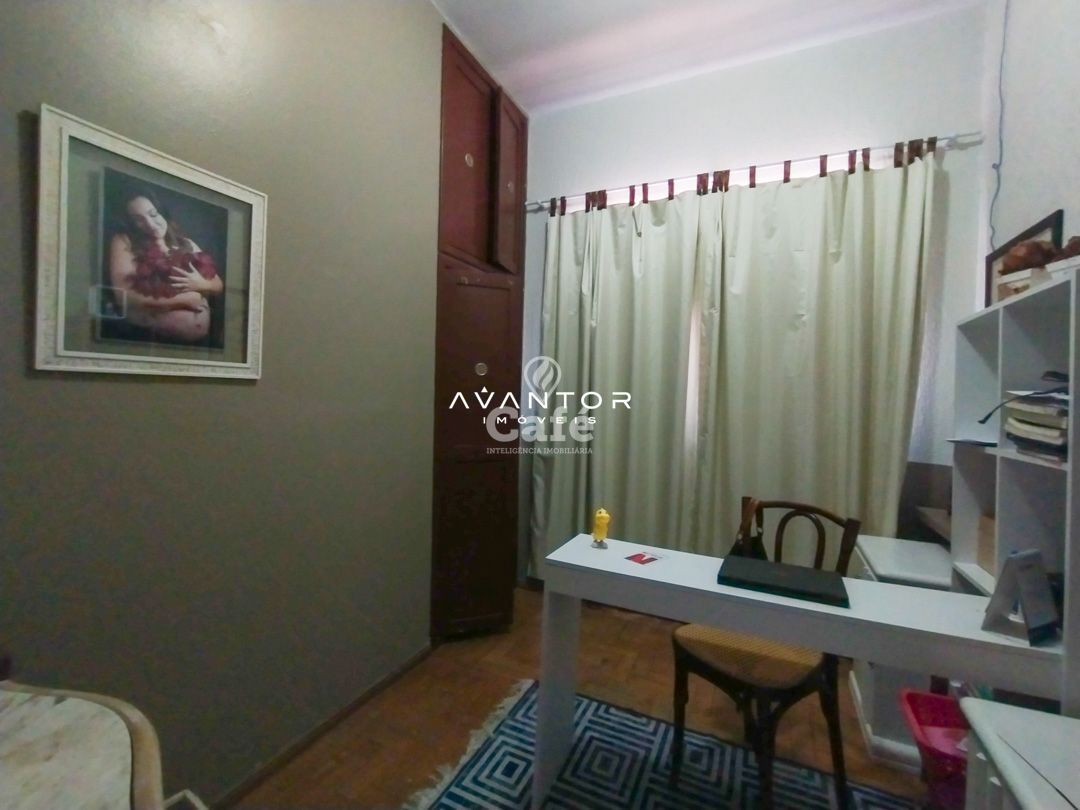 Casa com 4 dormitórios, piscina, pátio, em bairro central, Santa Maria/RS — Casa com 4 quartos à venda em Centro, Santa Maria/RS