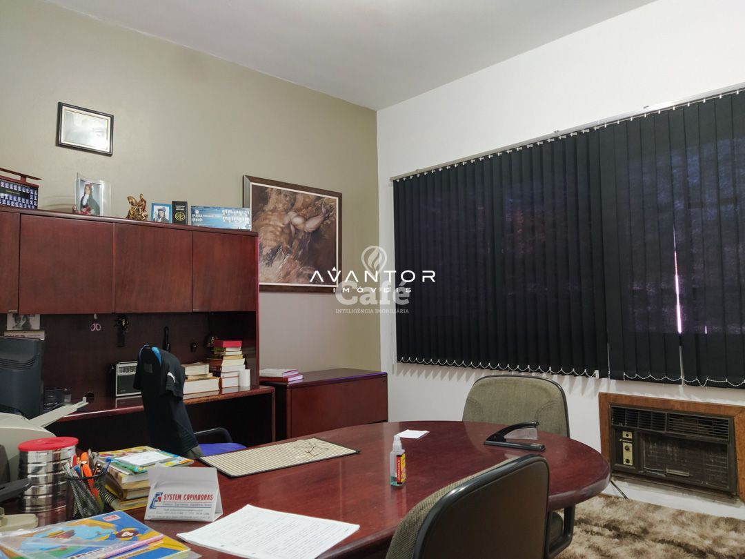 Casa com 4 dormitórios, piscina, pátio, em bairro central, Santa Maria/RS — Casa com 4 quartos à venda em Centro, Santa Maria/RS