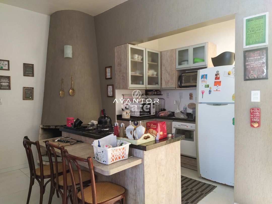 Casa com 4 dormitórios, piscina, pátio, em bairro central, Santa Maria/RS — Casa com 4 quartos à venda em Centro, Santa Maria/RS