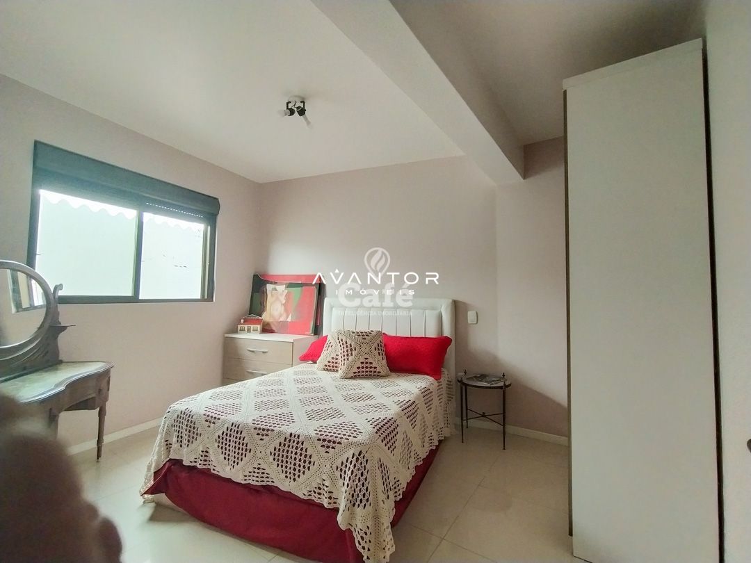 Casa com 4 dormitórios, piscina, pátio, em bairro central, Santa Maria/RS — Casa com 4 quartos à venda em Centro, Santa Maria/RS