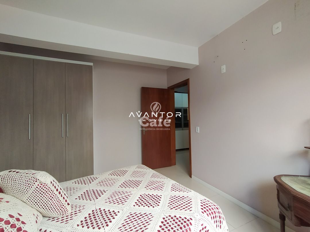 Casa com 4 dormitórios, piscina, pátio, em bairro central, Santa Maria/RS — Casa com 4 quartos à venda em Centro, Santa Maria/RS