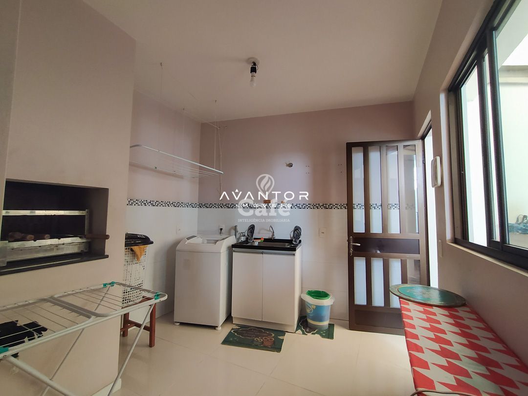 Casa com 4 dormitórios, piscina, pátio, em bairro central, Santa Maria/RS — Casa com 4 quartos à venda em Centro, Santa Maria/RS
