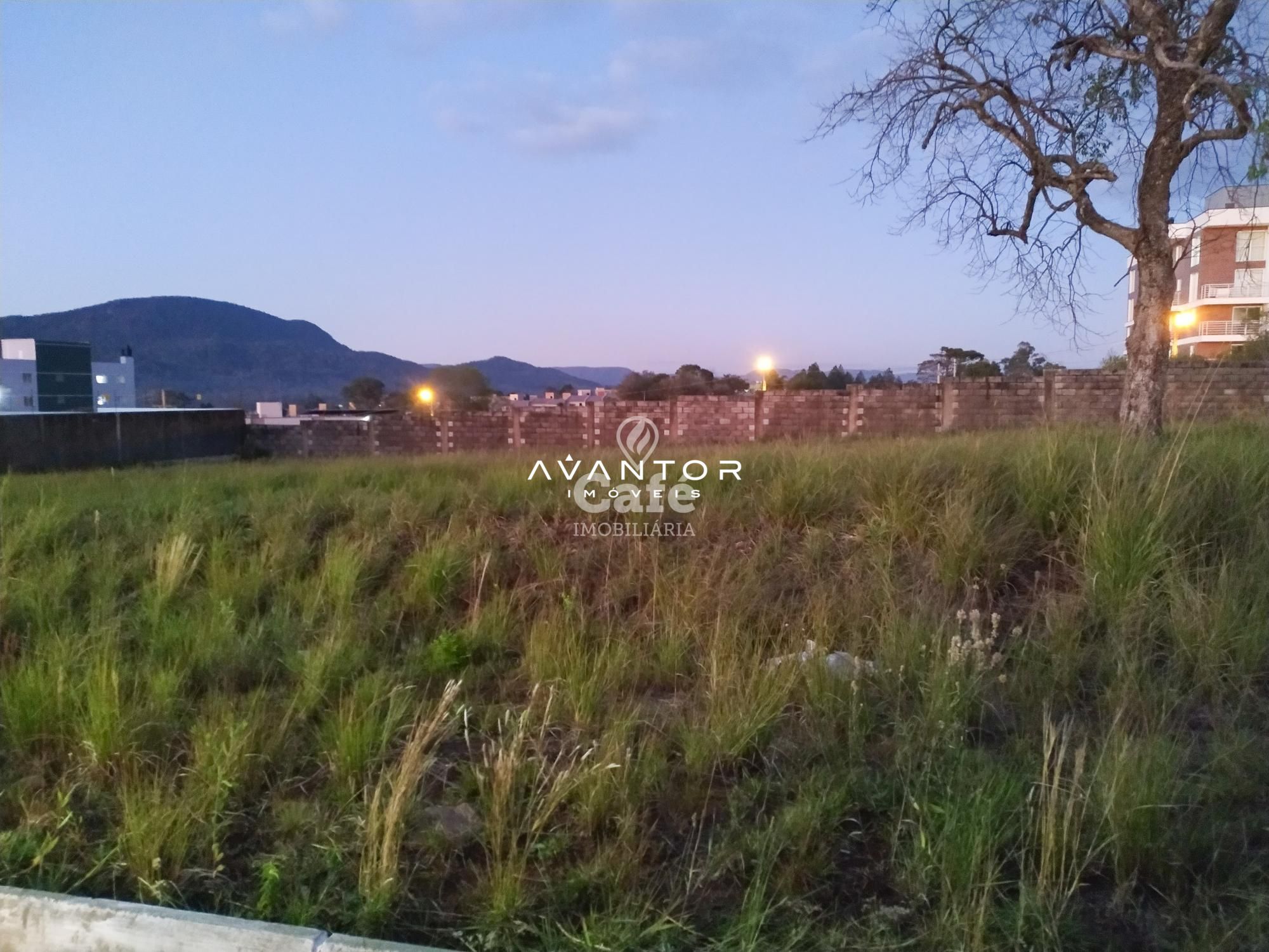 Excelente terreno em condomínio fechado, com ótima infraestrutura — Terreno à venda em São José, Santa Maria/RS