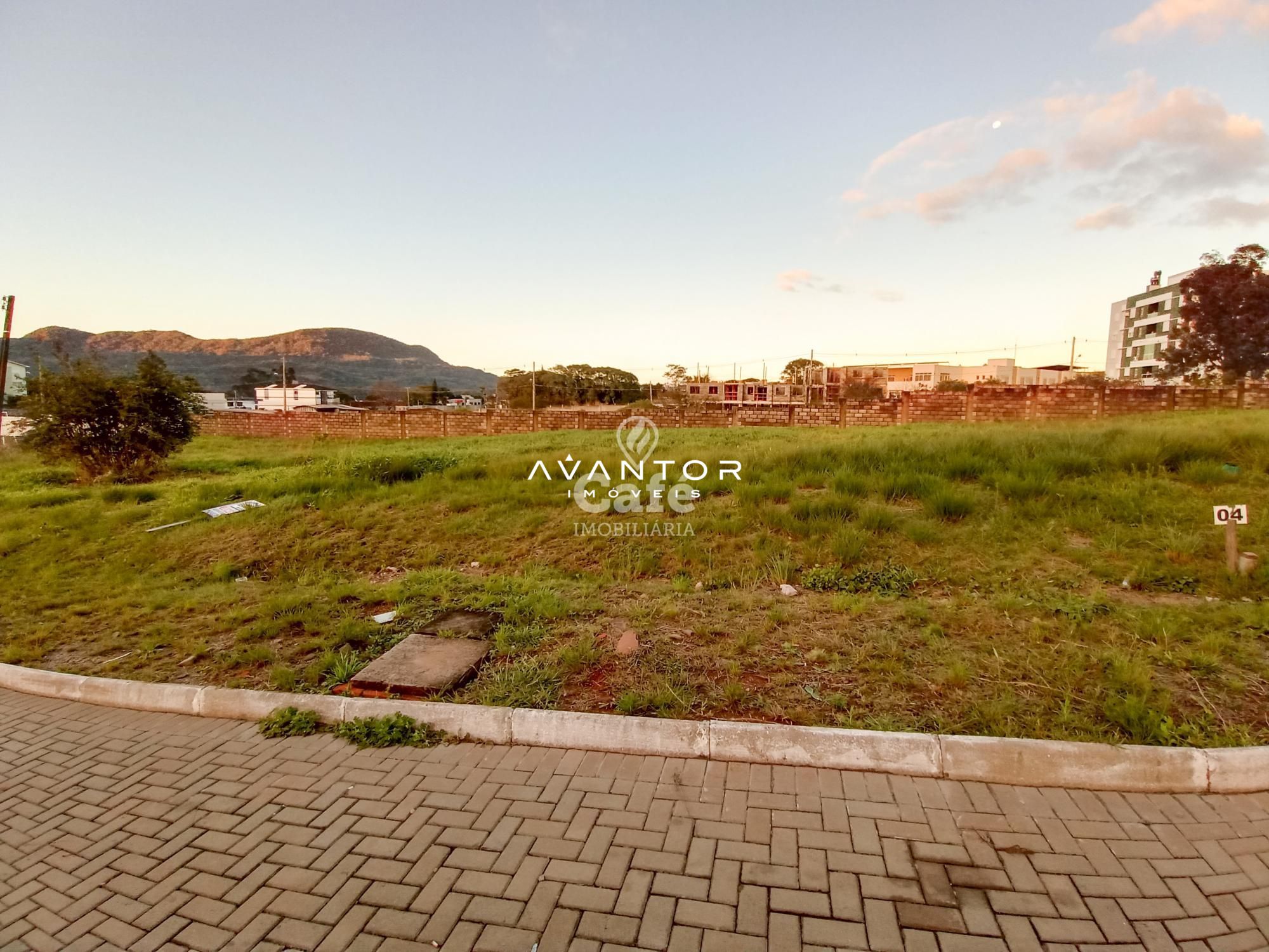 Excelente terreno em condomínio fechado, com ótima infraestrutura — Terreno à venda em São José, Santa Maria/RS