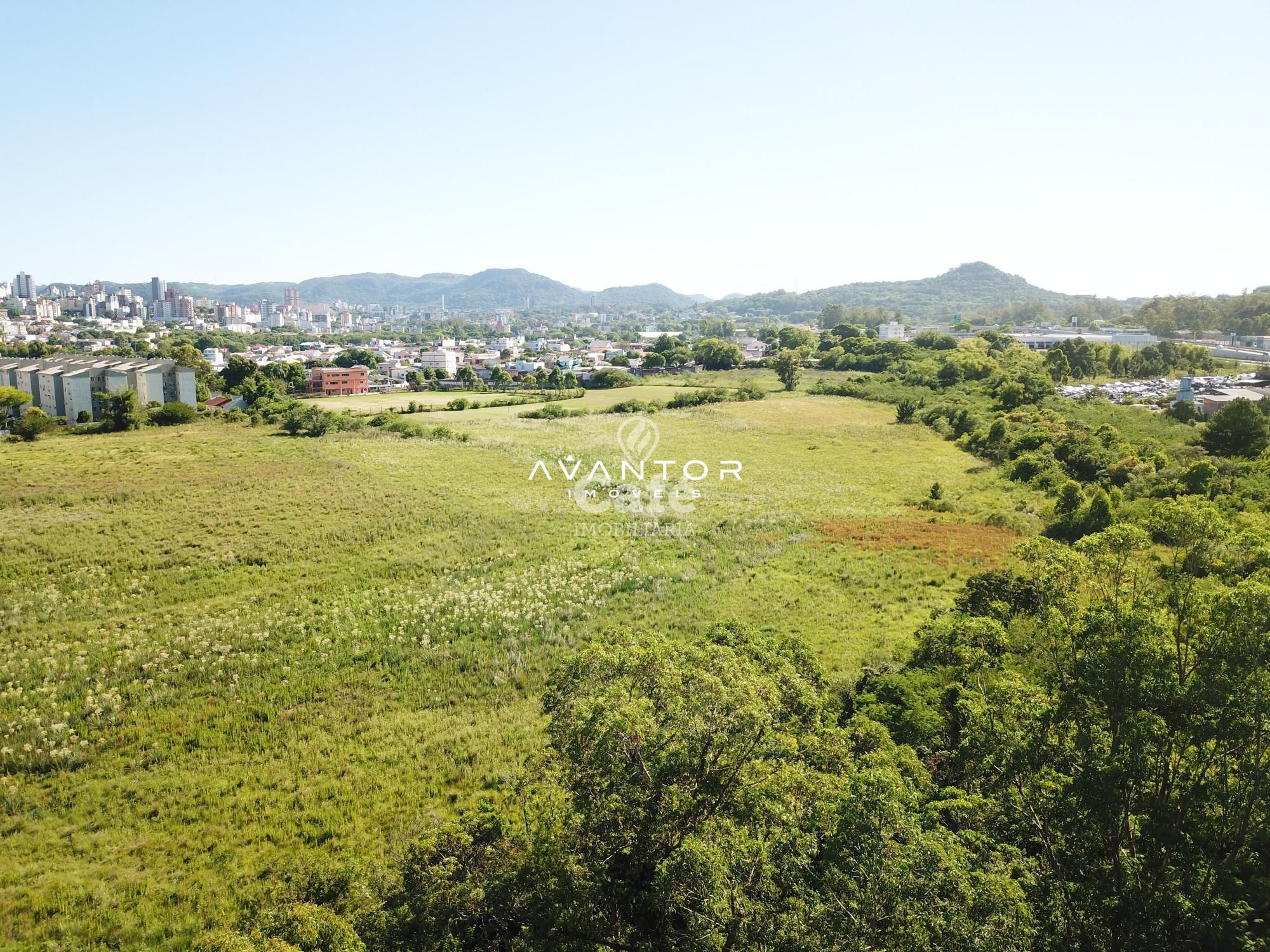 Amplo terreno com 4890 m² — Terreno à venda em Nossa Senhora Medianeira, Santa Maria/RS