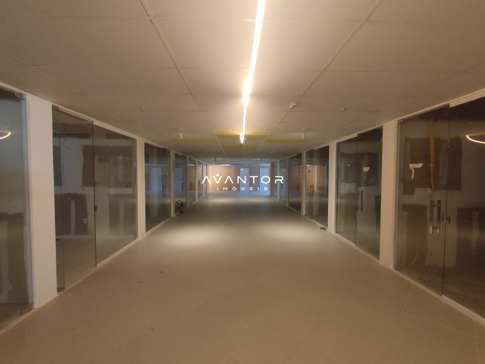 Sala Comercial à venda no Residencial Cristo Rei, em Centro, Santa Maria/RS — foto 2 de 4