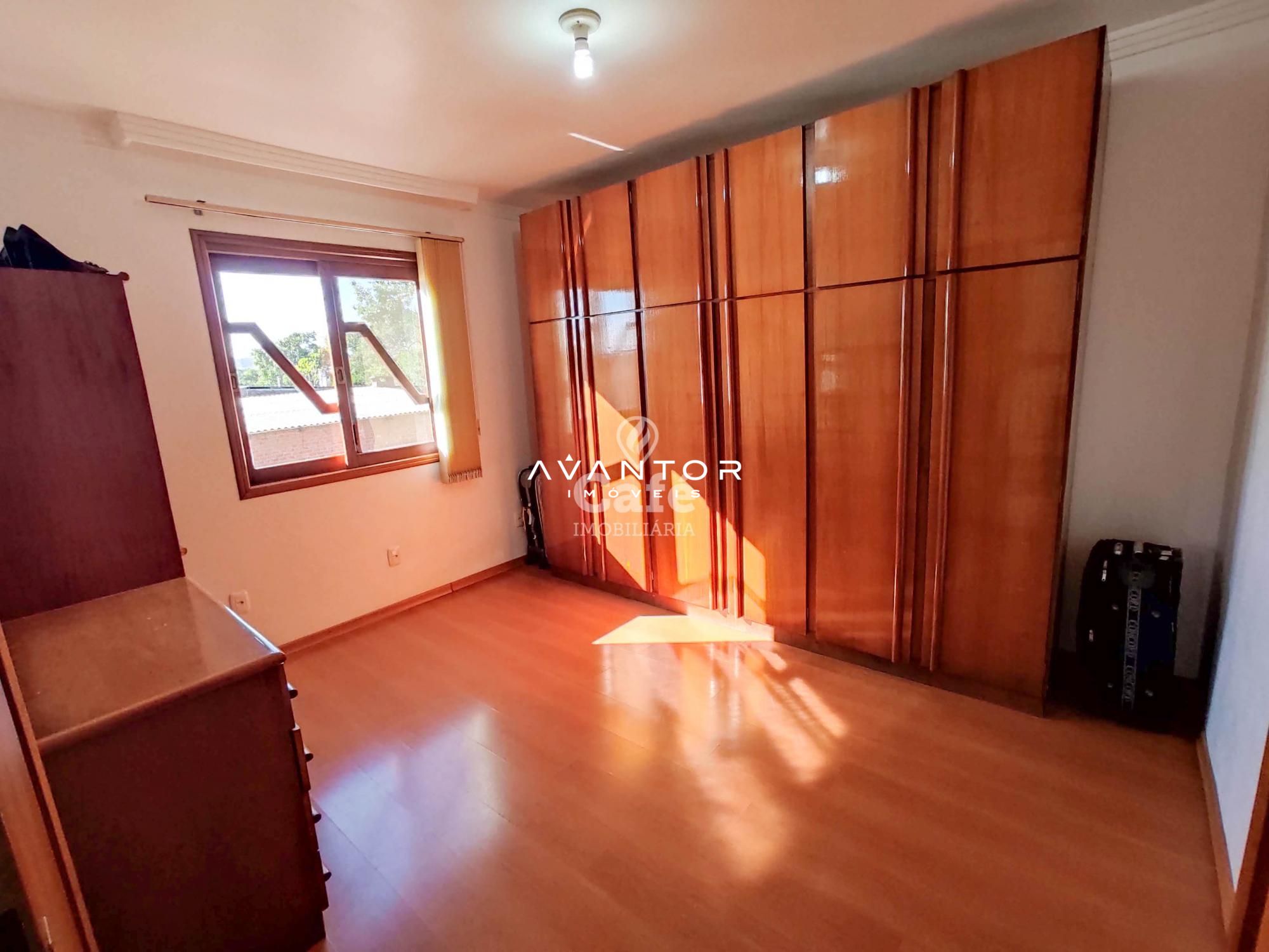 Linda Casa com 3 dormitórios, sendo 2 suítes, amplo pátio, piscina e salão de festas — Casa com 3 quartos à venda em Urlândia, Santa Maria/RS