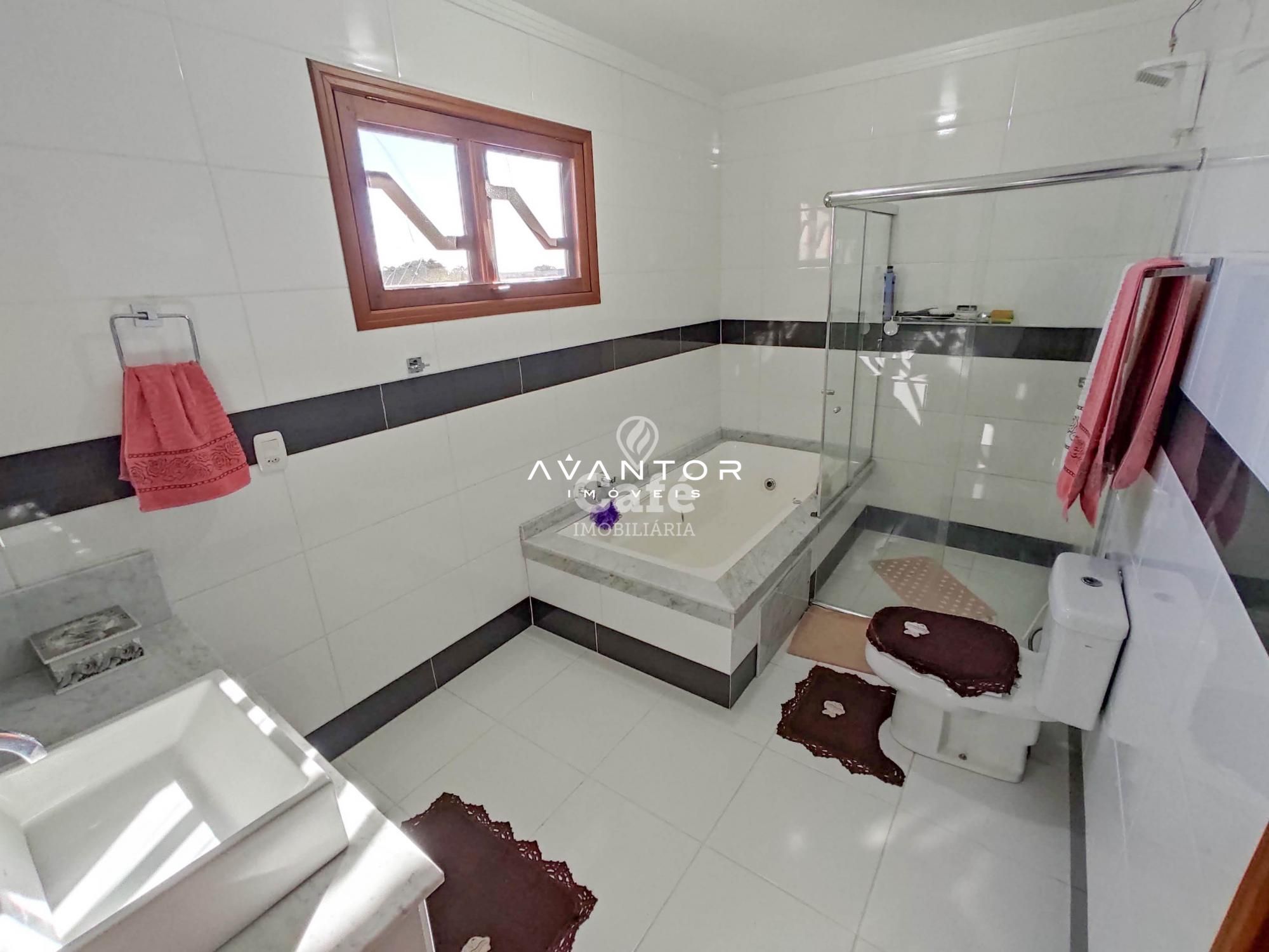 Linda Casa com 3 dormitórios, sendo 2 suítes, amplo pátio, piscina e salão de festas — Casa com 3 quartos à venda em Urlândia, Santa Maria/RS