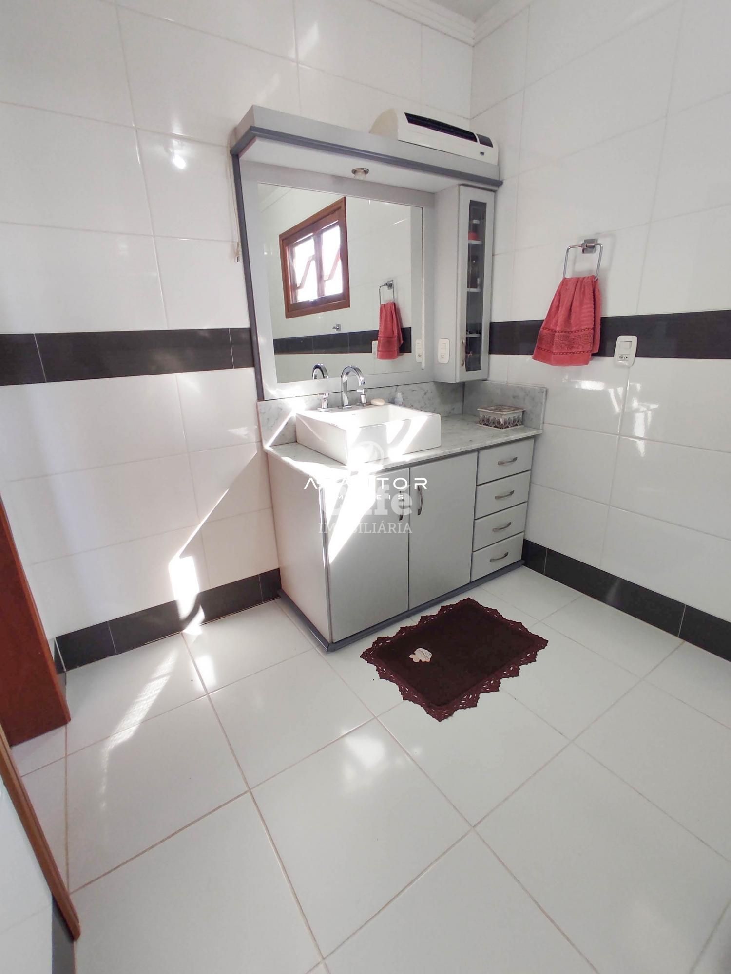 Linda Casa com 3 dormitórios, sendo 2 suítes, amplo pátio, piscina e salão de festas — Casa com 3 quartos à venda em Urlândia, Santa Maria/RS