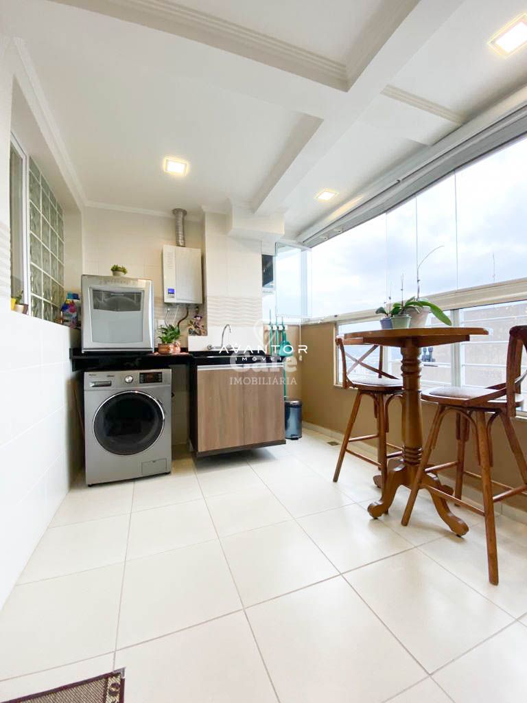 Apto de 2 dormitório mobiliado, com sacada e churrasqueira — Apartamento com 2 quartos à venda em Centro, Santa Maria/RS