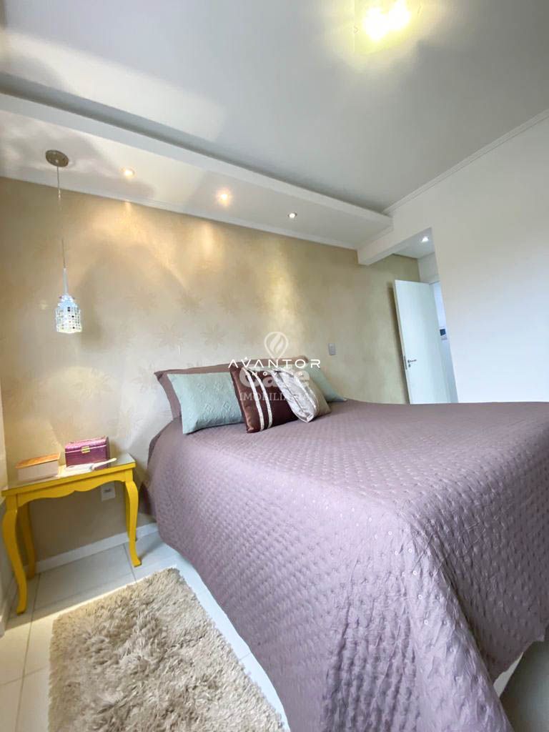 Apto de 2 dormitório mobiliado, com sacada e churrasqueira — Apartamento com 2 quartos à venda em Centro, Santa Maria/RS