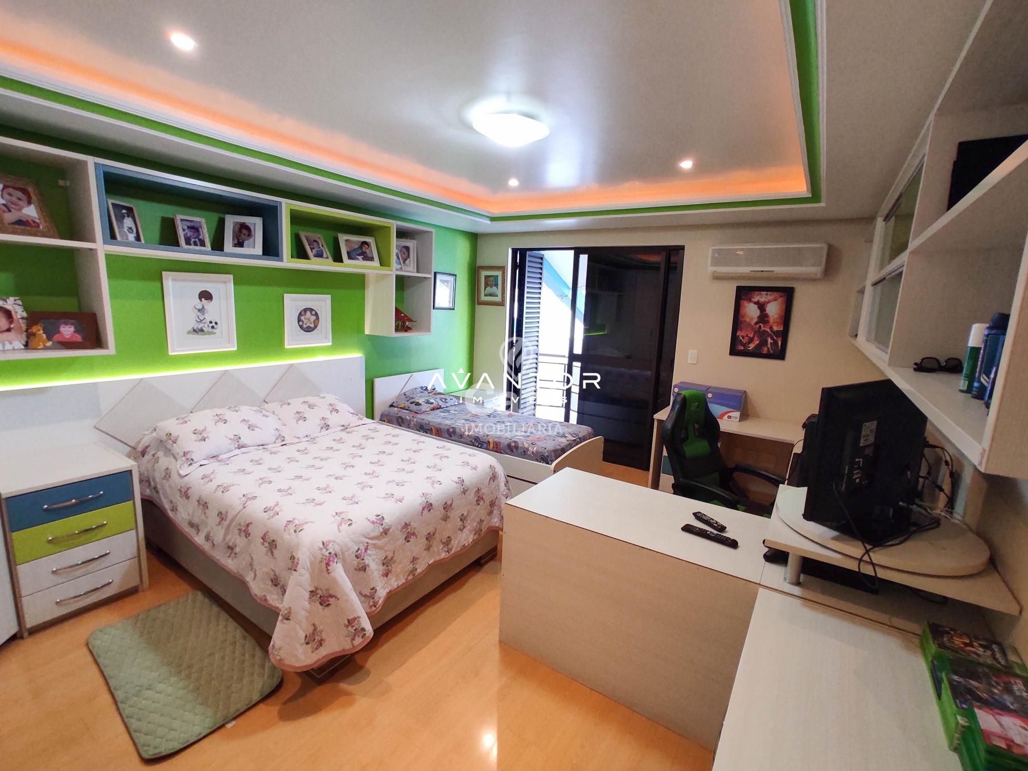 Linda casa confortável e aconchegante com 6 dormitórios, sendo 3 suítes e uma master, mobi — Casa com 6 quartos à venda em Nossa Senhora de Lourdes, Santa Maria/RS