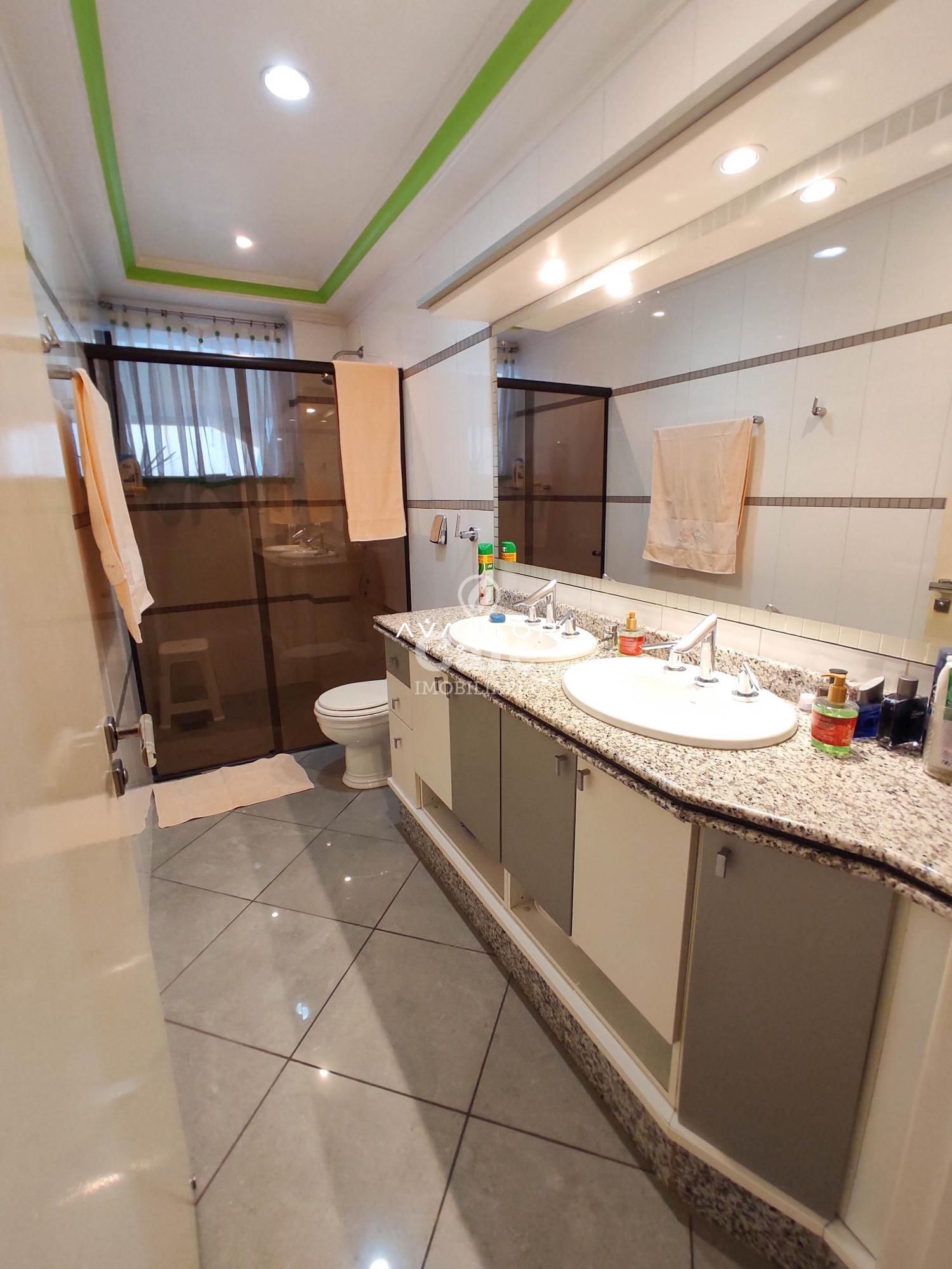 Linda casa confortável e aconchegante com 6 dormitórios, sendo 3 suítes e uma master, mobi — Casa com 6 quartos à venda em Nossa Senhora de Lourdes, Santa Maria/RS