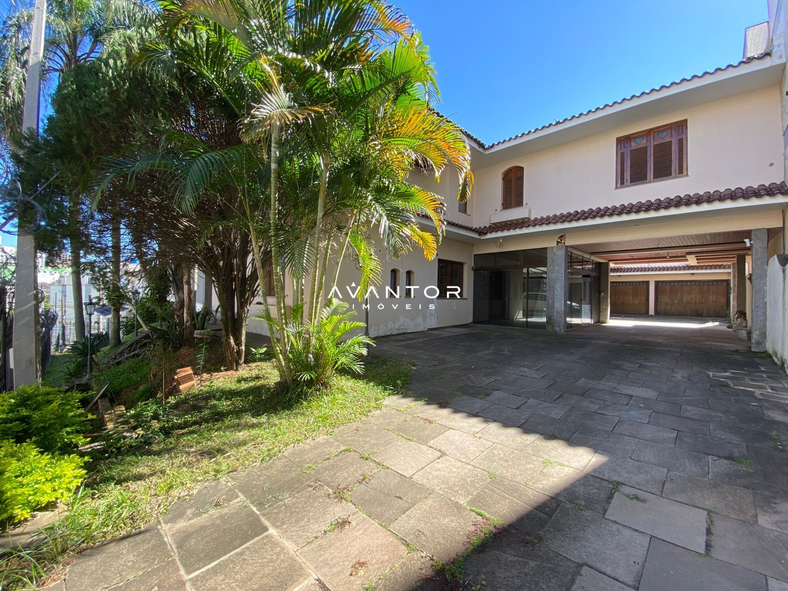 Casa Comercial com 5 salas para alugar em Menino Jesus, Santa Maria/RS — foto 2 de 90