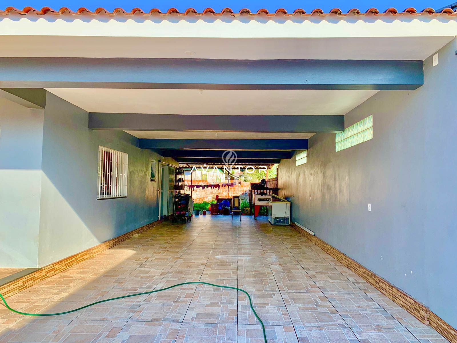 Lindíssima casa com terreno amplo, 03 dormitórios, 02 banheiros, 02 vagas de garagem — Casa com 3 quartos à venda em Divina Providência, Santa Maria/RS