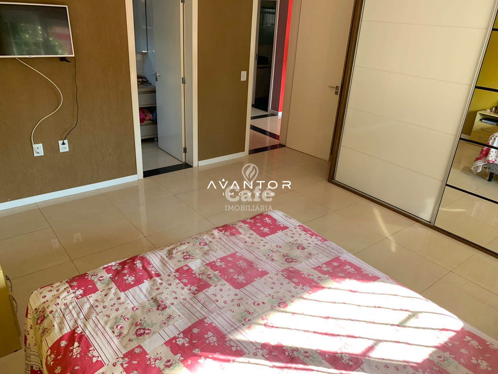 Lindíssima casa com terreno amplo, 03 dormitórios, 02 banheiros, 02 vagas de garagem — Casa com 3 quartos à venda em Divina Providência, Santa Maria/RS