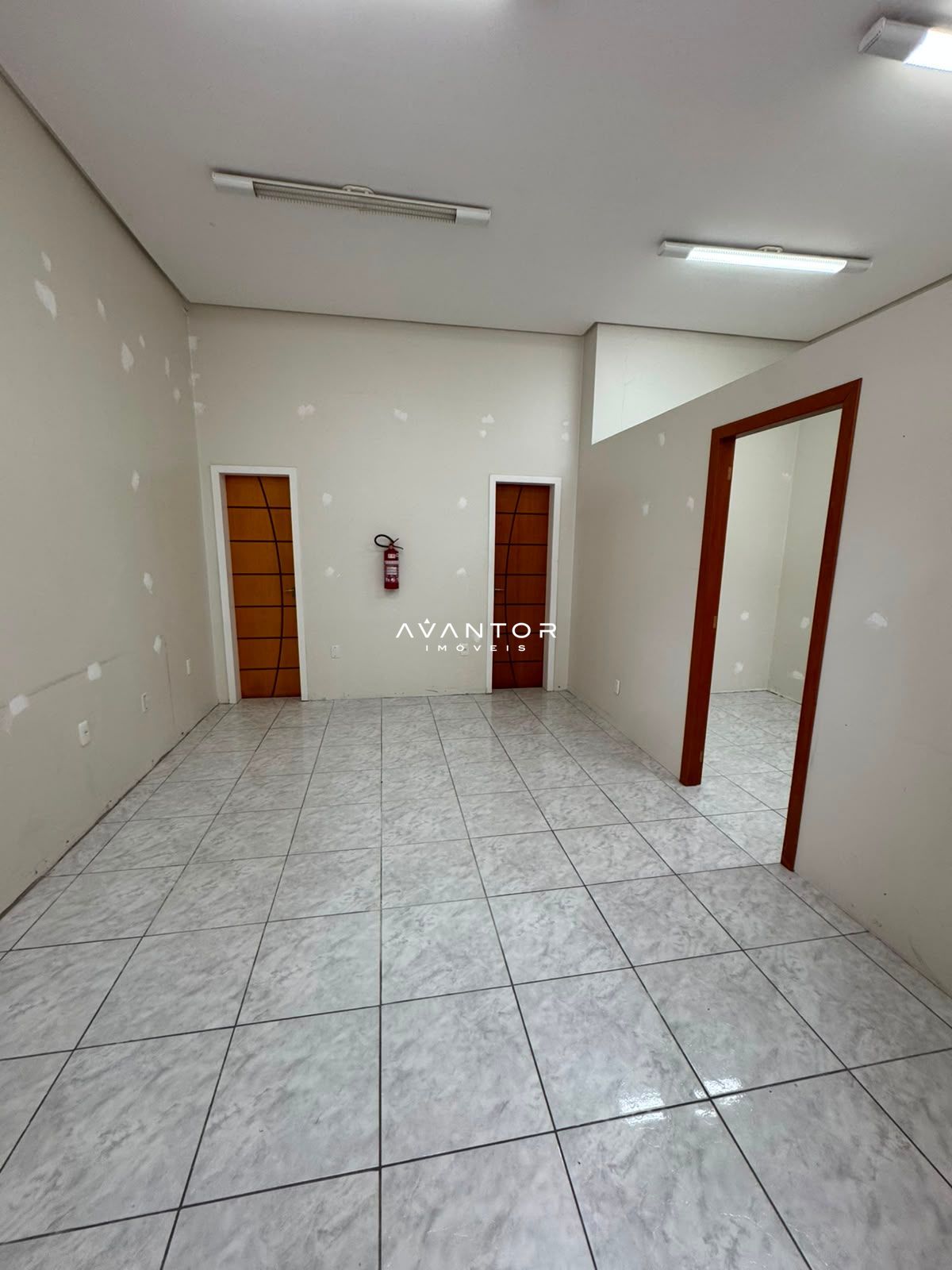 Sala Comercial com 3 salas para alugar em Centro, Santa Maria/RS — foto 3 de 5