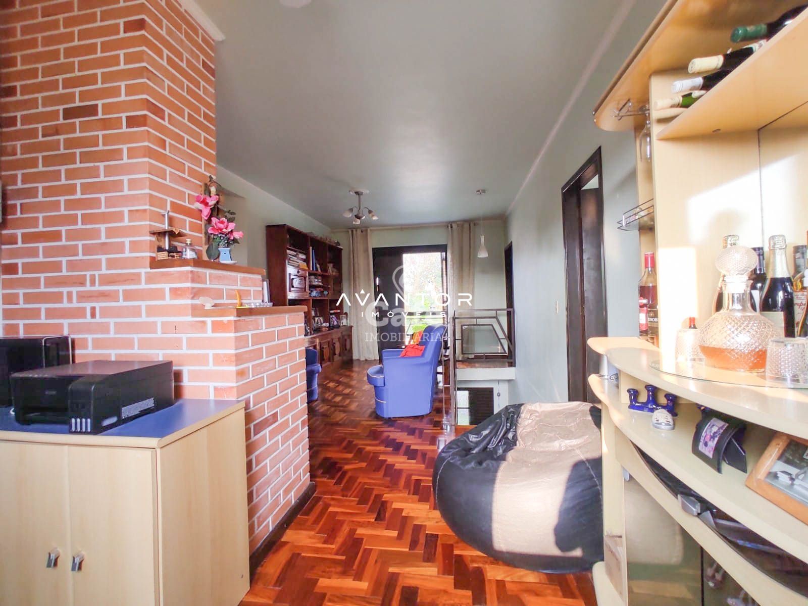 Ampla Casa no residencial Alto da colina à 100 metros da faixa velha de Camobi — Casa com 5 quartos à venda em Camobi, Santa Maria/RS