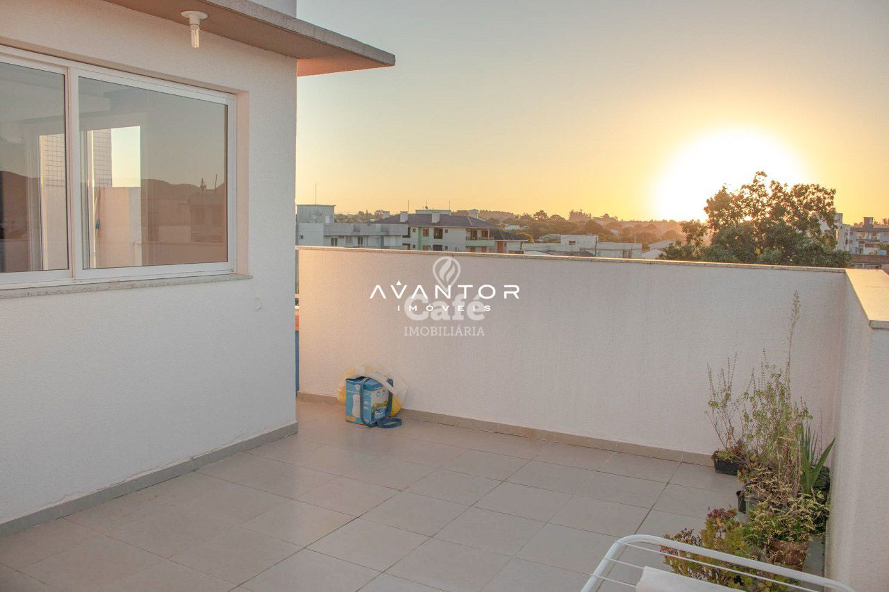 Linda cobertura duplex com 3 dormitórios e uma bela vista panorâmica do pôr do sol, próxim — Cobertura com 3 quartos à venda em Camobi, Santa Maria/RS