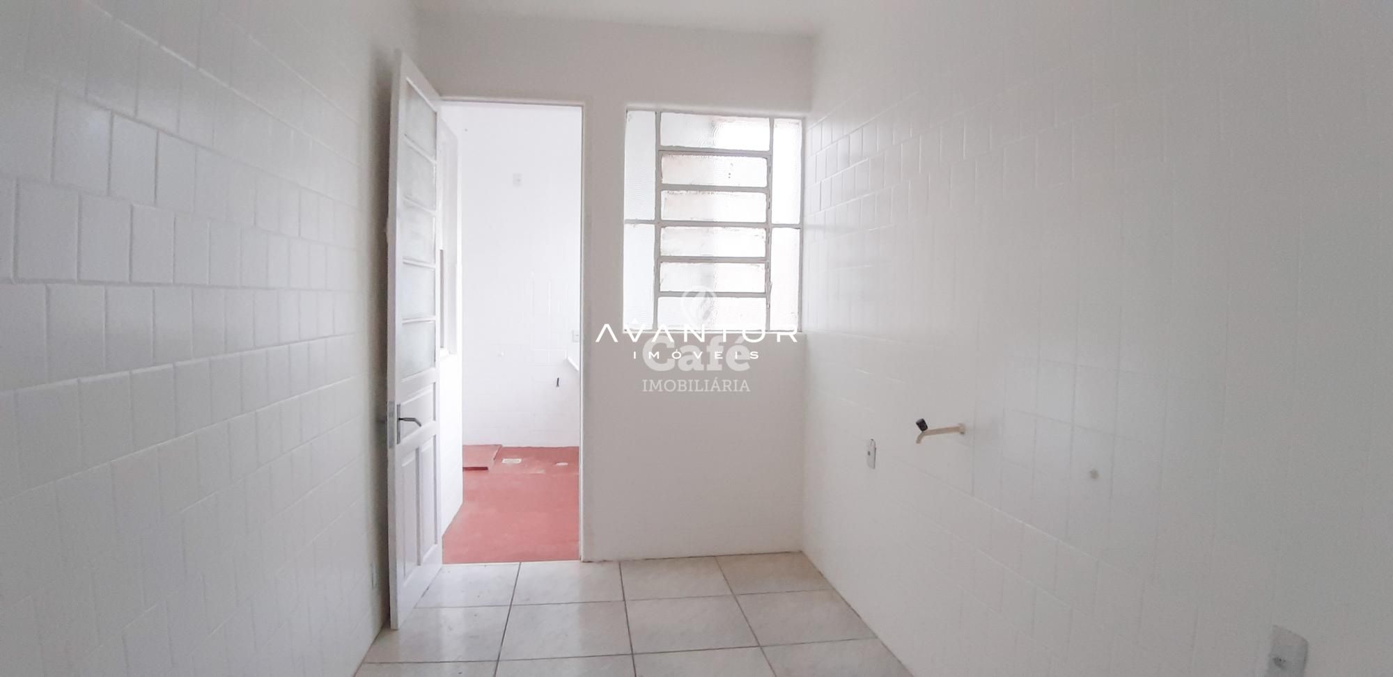 Amplo apartamento central com 3 dormitórios, mais dependência, sala com 2 ambientes e saca — Apartamento com 3 quartos à venda em Centro, Santa Maria/RS