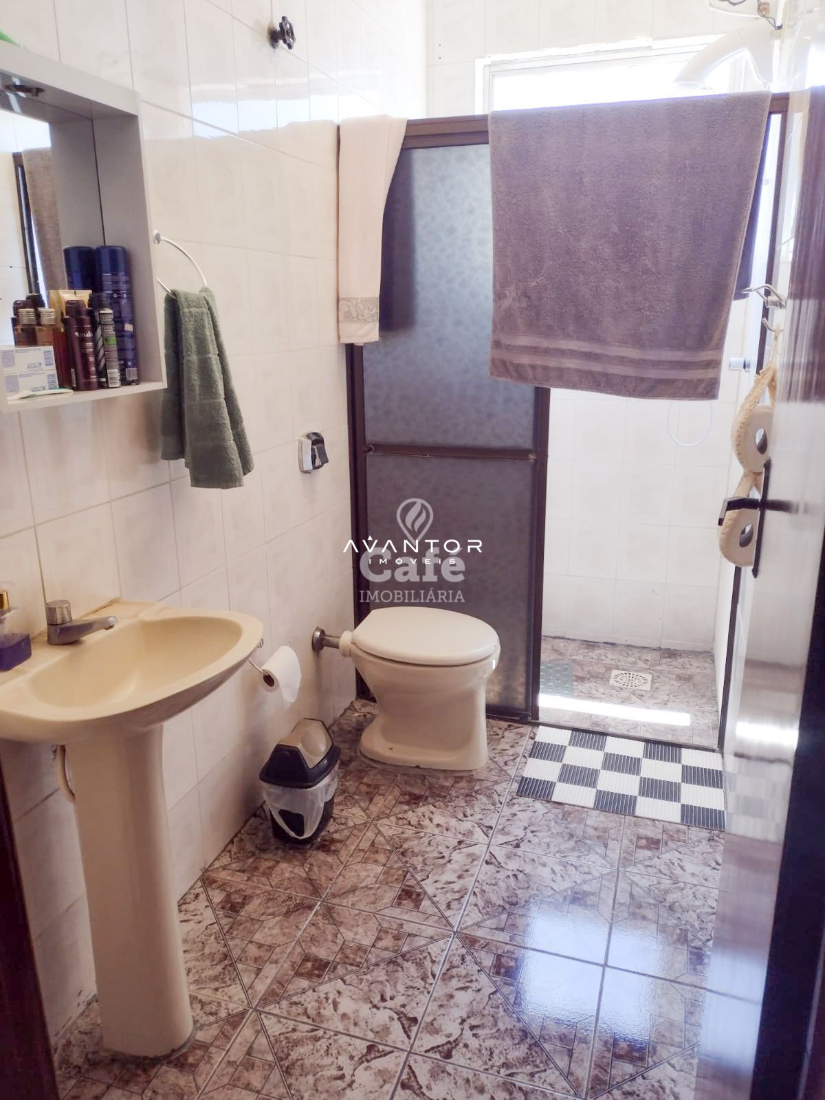 Prédio Residencial em ótima localização no bairro Duque de Caxias — Prédio Residencial com 9 quartos à venda em Duque de Caxias, Santa Maria/RS