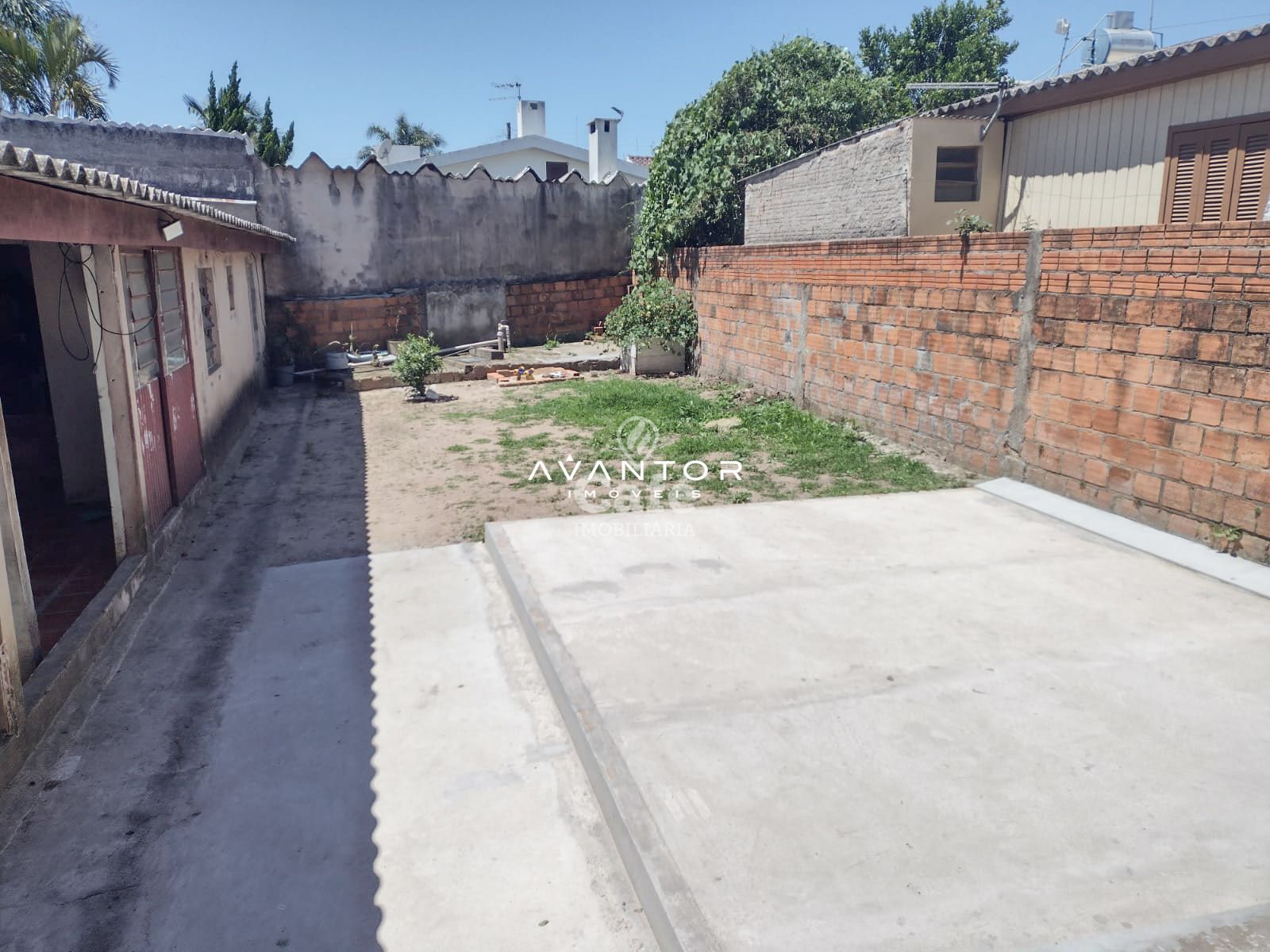 Prédio Residencial em ótima localização no bairro Duque de Caxias — Prédio Residencial com 9 quartos à venda em Duque de Caxias, Santa Maria/RS