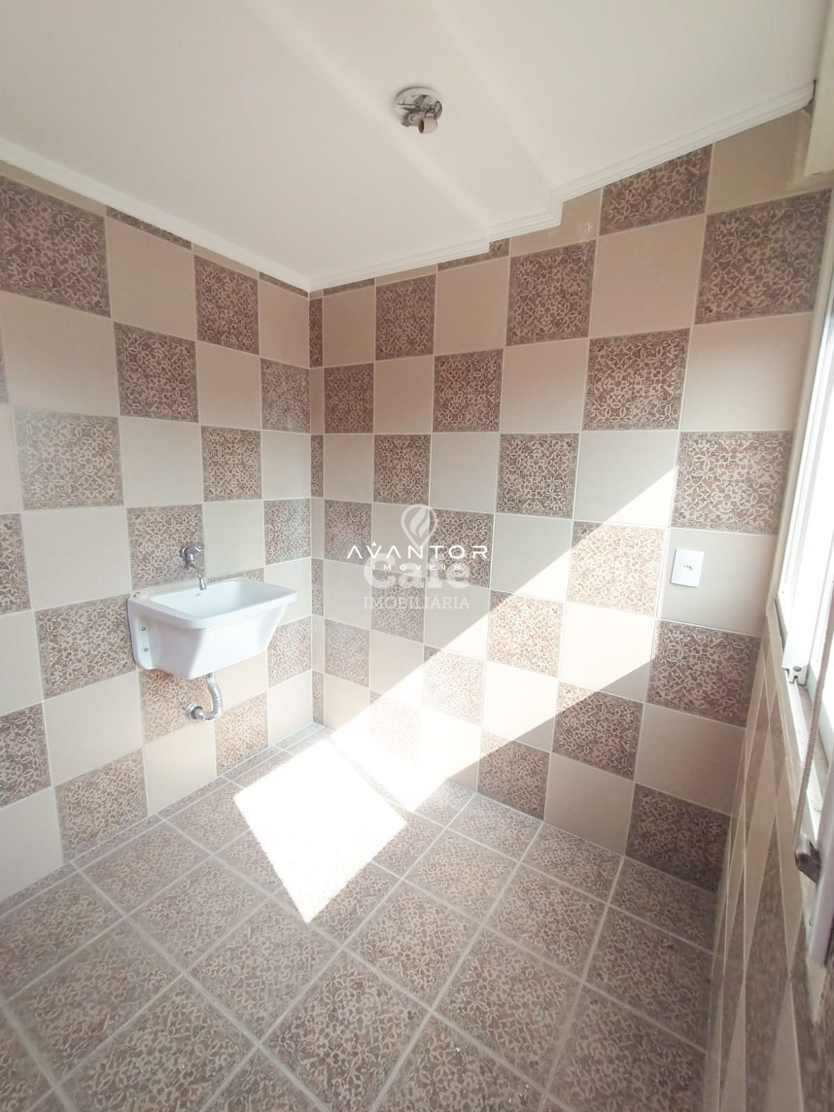 Amplo Duplex com 4 dormitórios, churrasqueira e box de garagem — Cobertura com 4 quartos à venda em Menino Jesus, Santa Maria/RS
