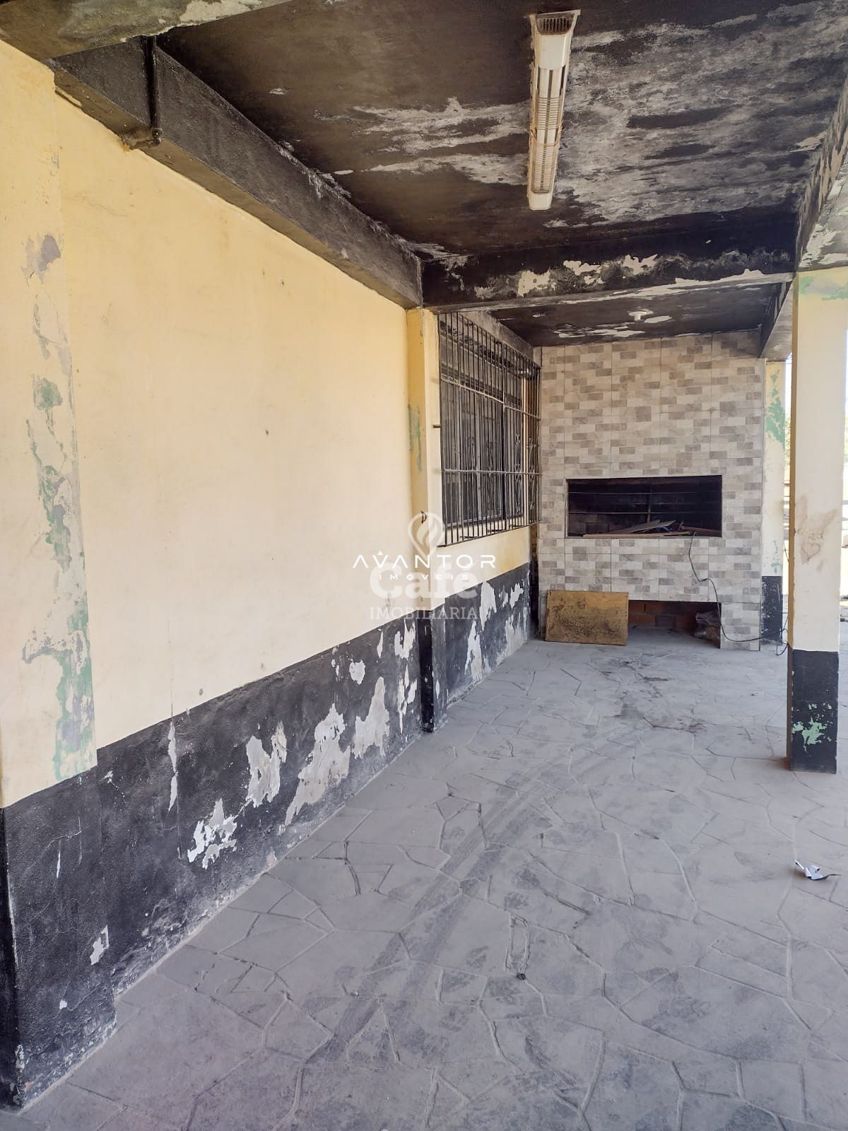 Ponto Comercial para Alugar com 110 m², (1) Sala Ampla, (2) Banheiros, Cozinha e Churrsque — Loja com 2 salas para alugar em Divina Providência, Santa Maria/RS