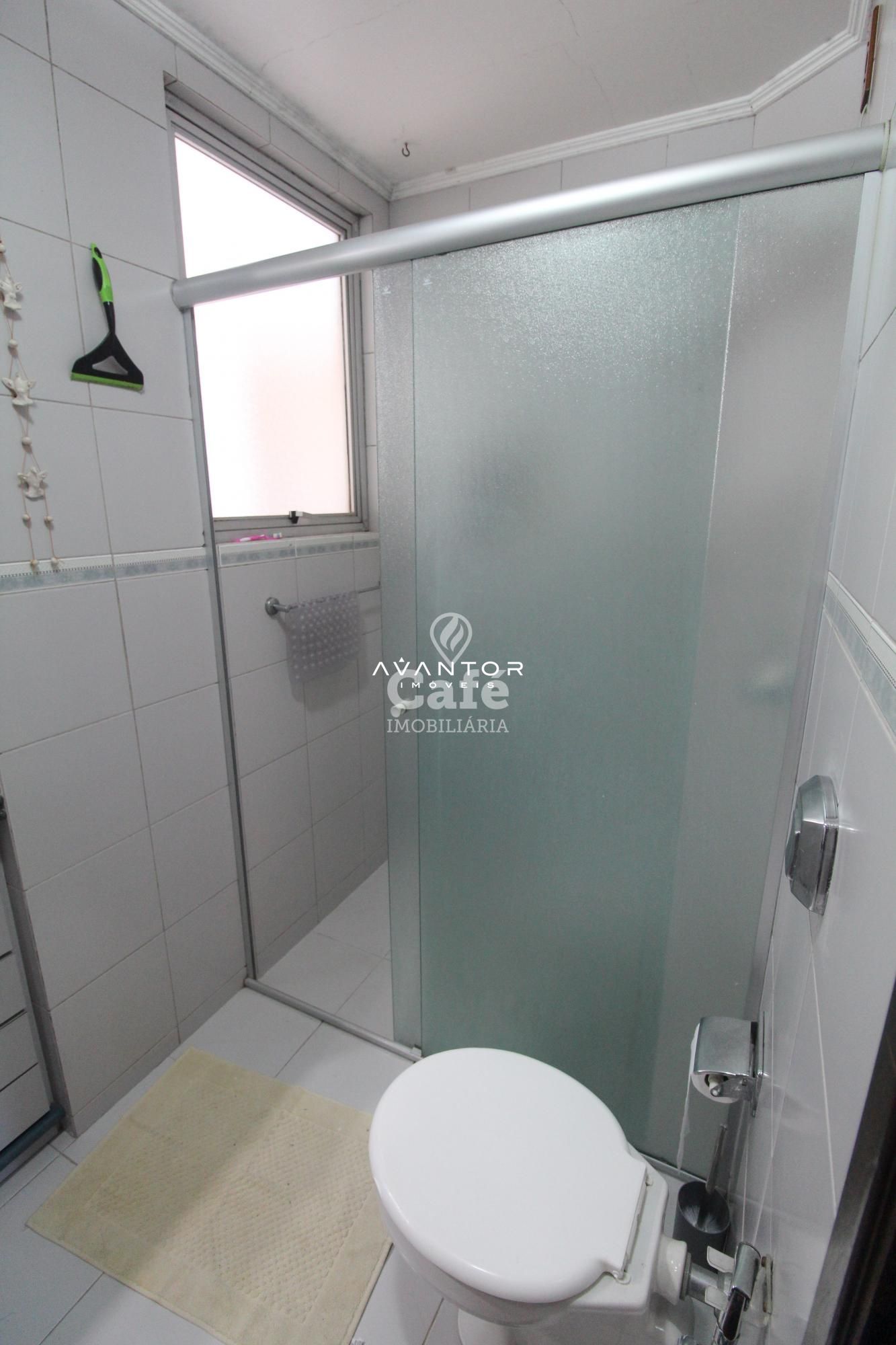 Amplo apartamento,com 3 dormitórios,sendo 1 suíte,escritório,sacada e duas vagas de garage — Apartamento com 4 quartos à venda em Nossa Senhora de Fátima, Santa Maria/RS