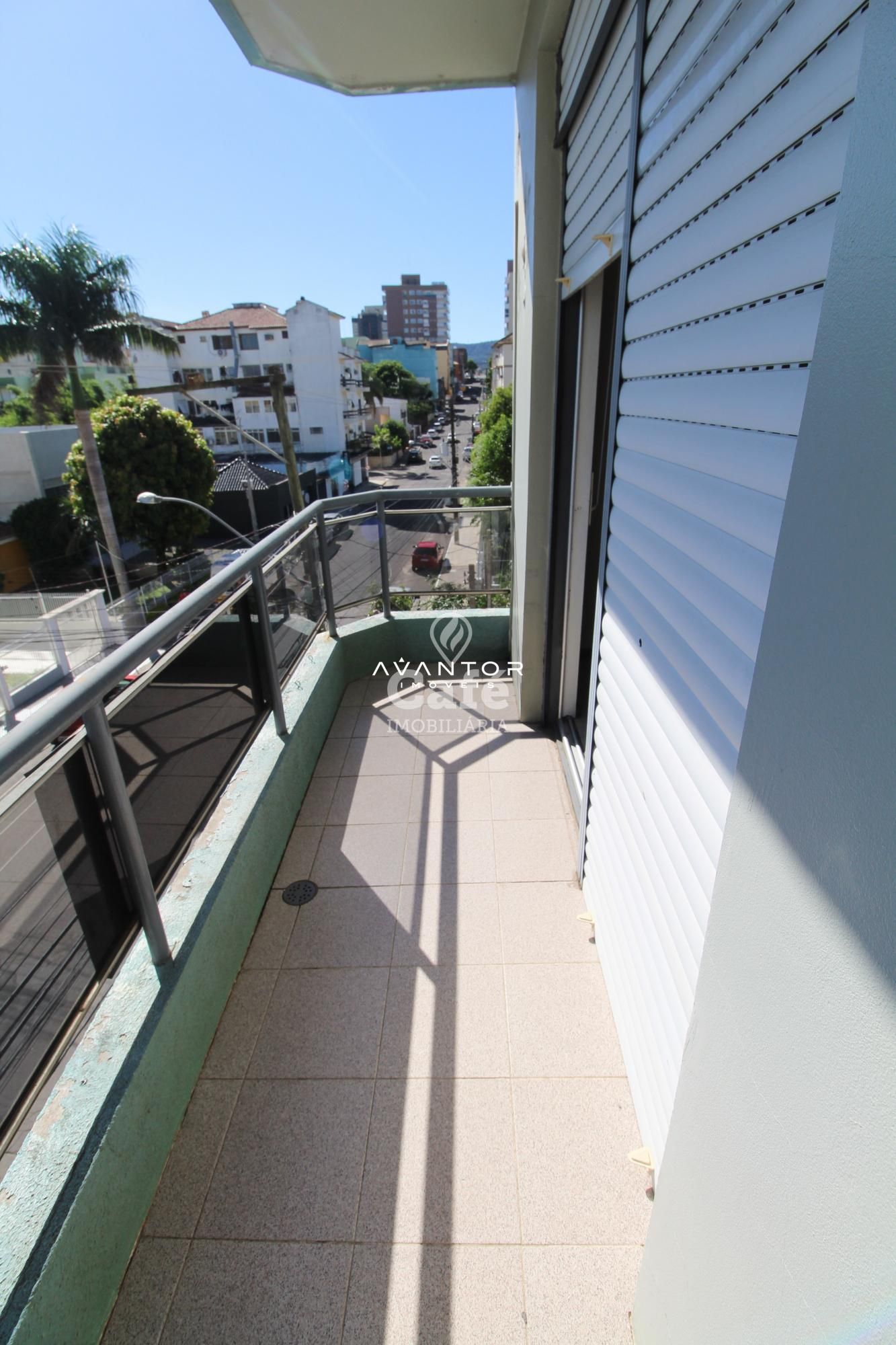 Amplo apartamento,com 3 dormitórios,sendo 1 suíte,escritório,sacada e duas vagas de garage — Apartamento com 4 quartos à venda em Nossa Senhora de Fátima, Santa Maria/RS