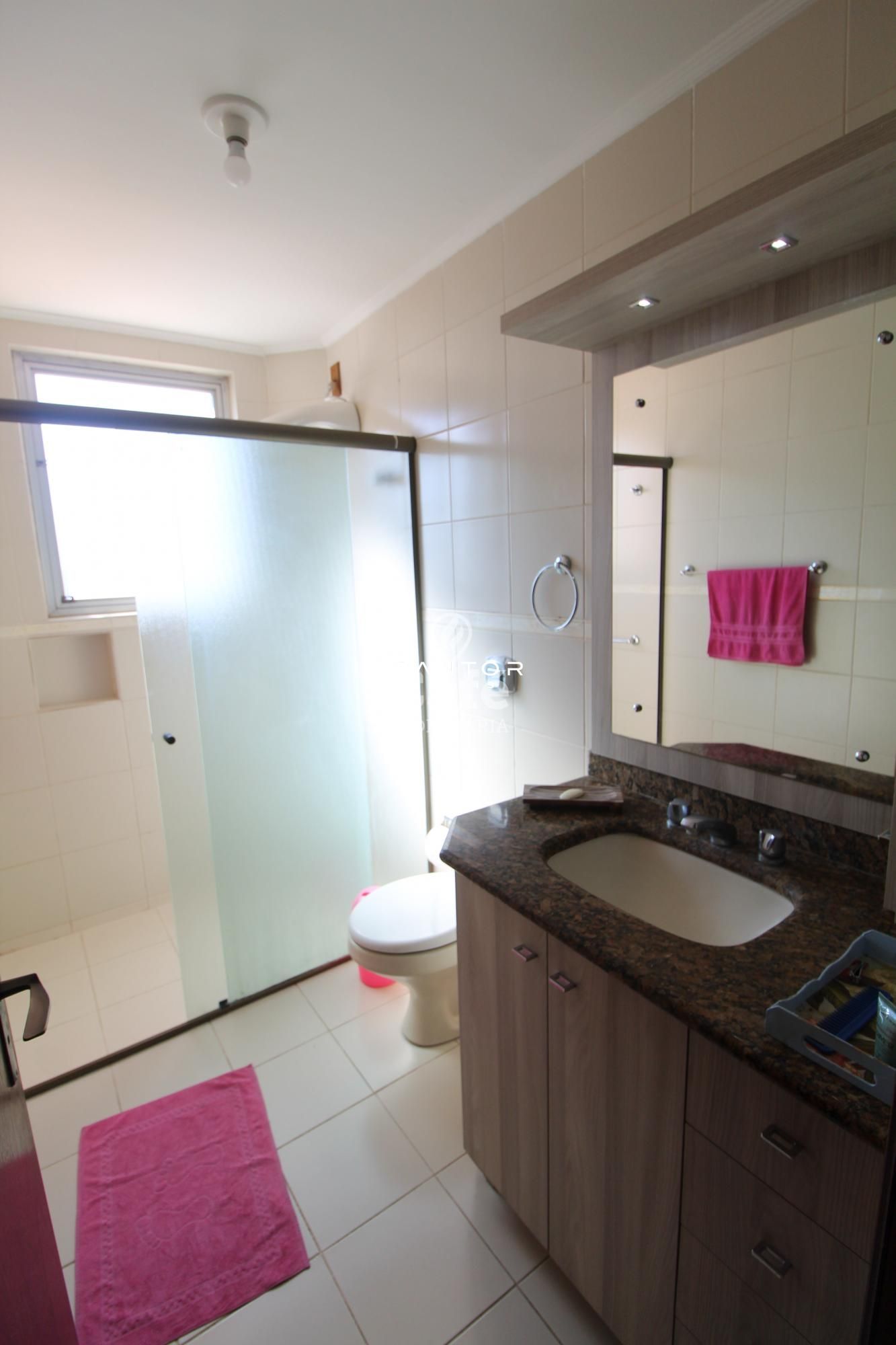 Amplo apartamento,com 3 dormitórios,sendo 1 suíte,escritório,sacada e duas vagas de garage — Apartamento com 4 quartos à venda em Nossa Senhora de Fátima, Santa Maria/RS
