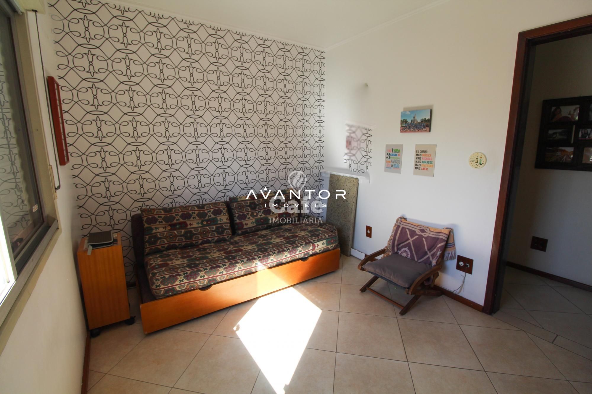 Amplo apartamento,com 3 dormitórios,sendo 1 suíte,escritório,sacada e duas vagas de garage — Apartamento com 4 quartos à venda em Nossa Senhora de Fátima, Santa Maria/RS