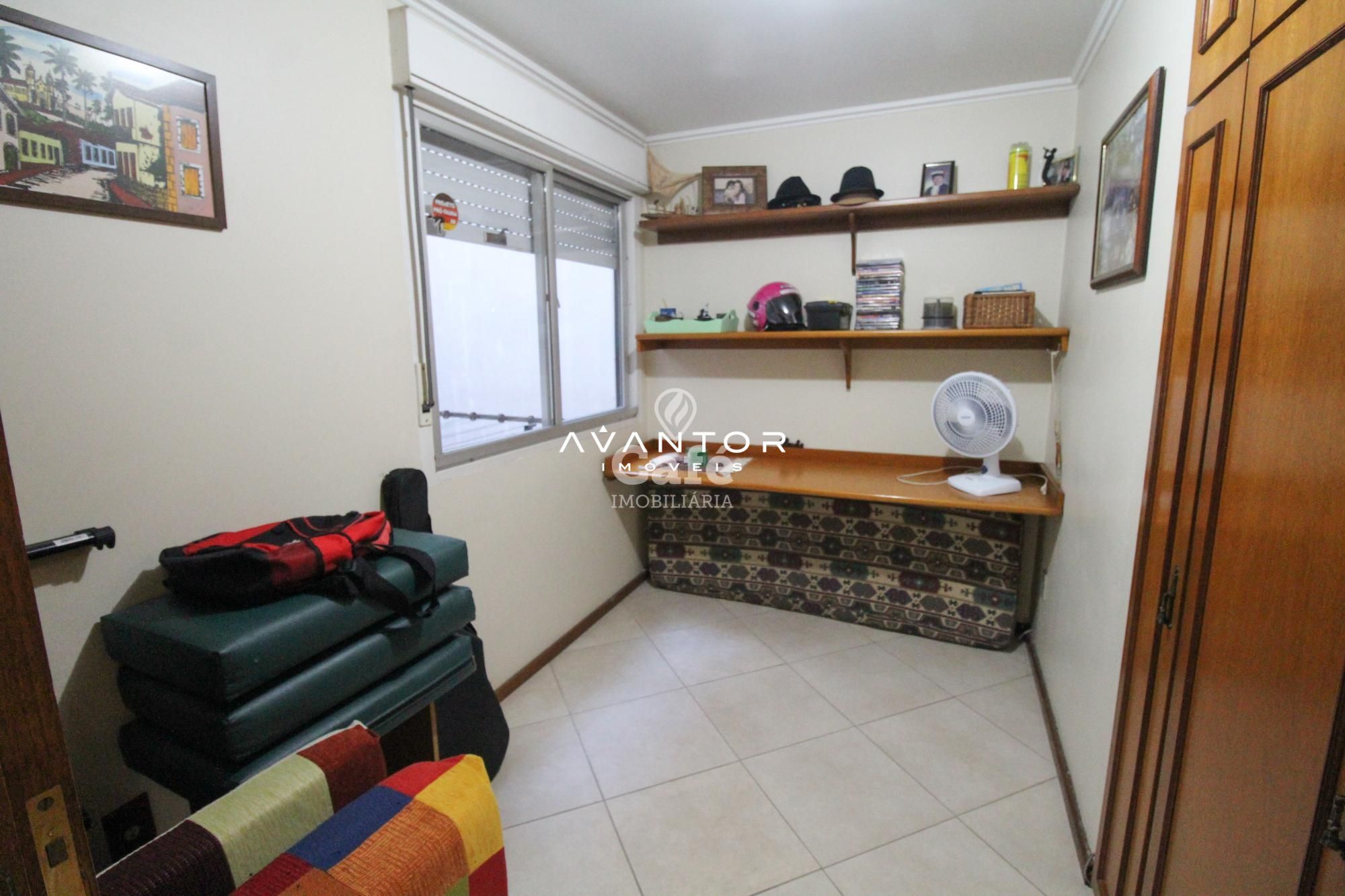 Amplo apartamento,com 3 dormitórios,sendo 1 suíte,escritório,sacada e duas vagas de garage — Apartamento com 4 quartos à venda em Nossa Senhora de Fátima, Santa Maria/RS