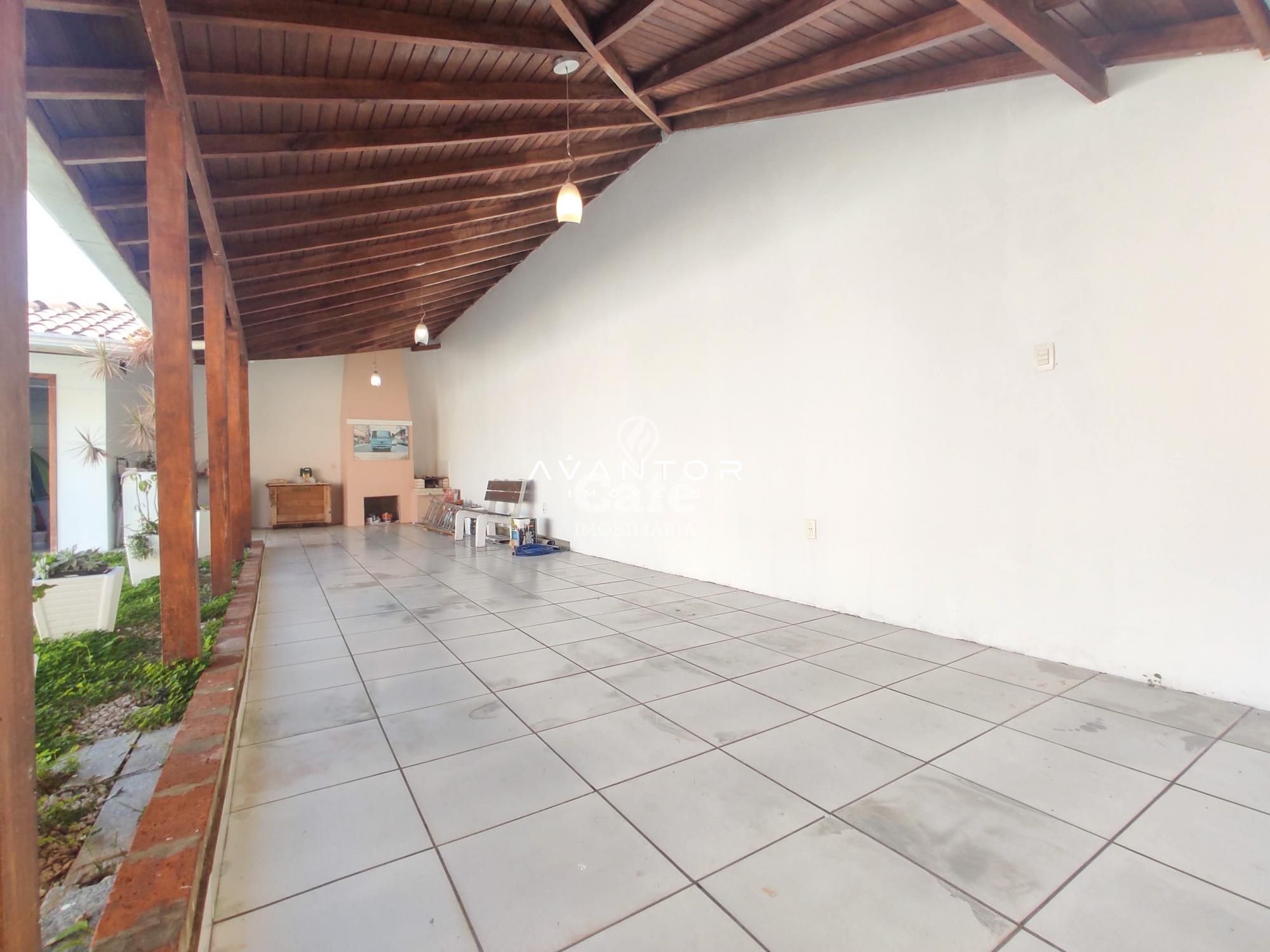 Casa térrea seminova com 2 dormitórios, 2 banheiros, 4 garagens e uma linda área gourmet c — Casa com 2 quartos à venda em Camobi, Santa Maria/RS