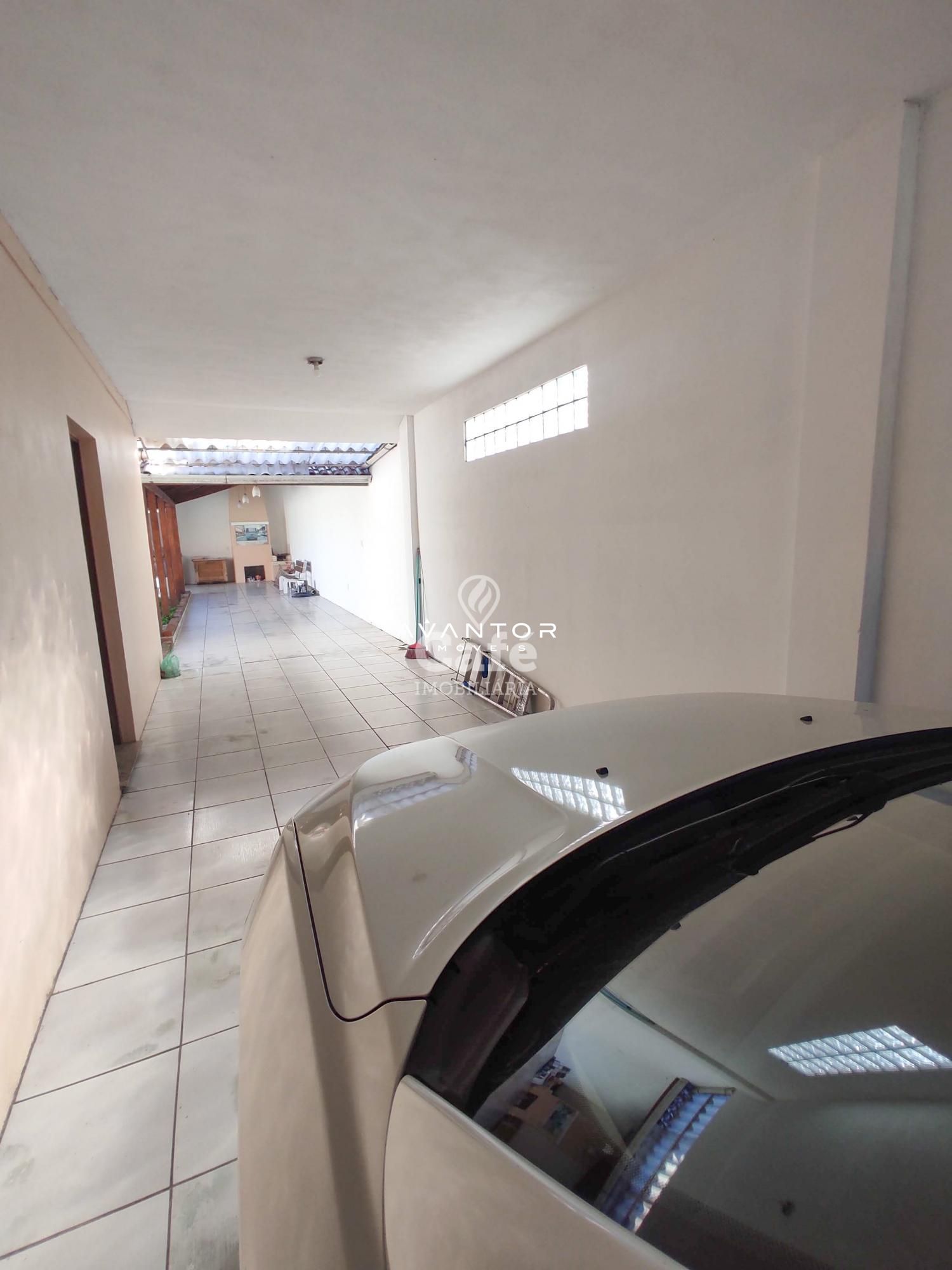 Casa térrea seminova com 2 dormitórios, 2 banheiros, 4 garagens e uma linda área gourmet c — Casa com 2 quartos à venda em Camobi, Santa Maria/RS