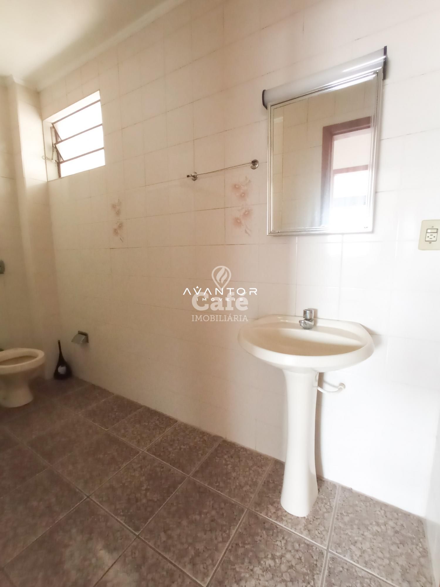 Apartamento no Centro De 2 Dormitórios, Sala de Estar, Banheiro Social, Cozinha, Área de S — Apartamento com 2 quartos à venda em Centro, Santa Maria/RS