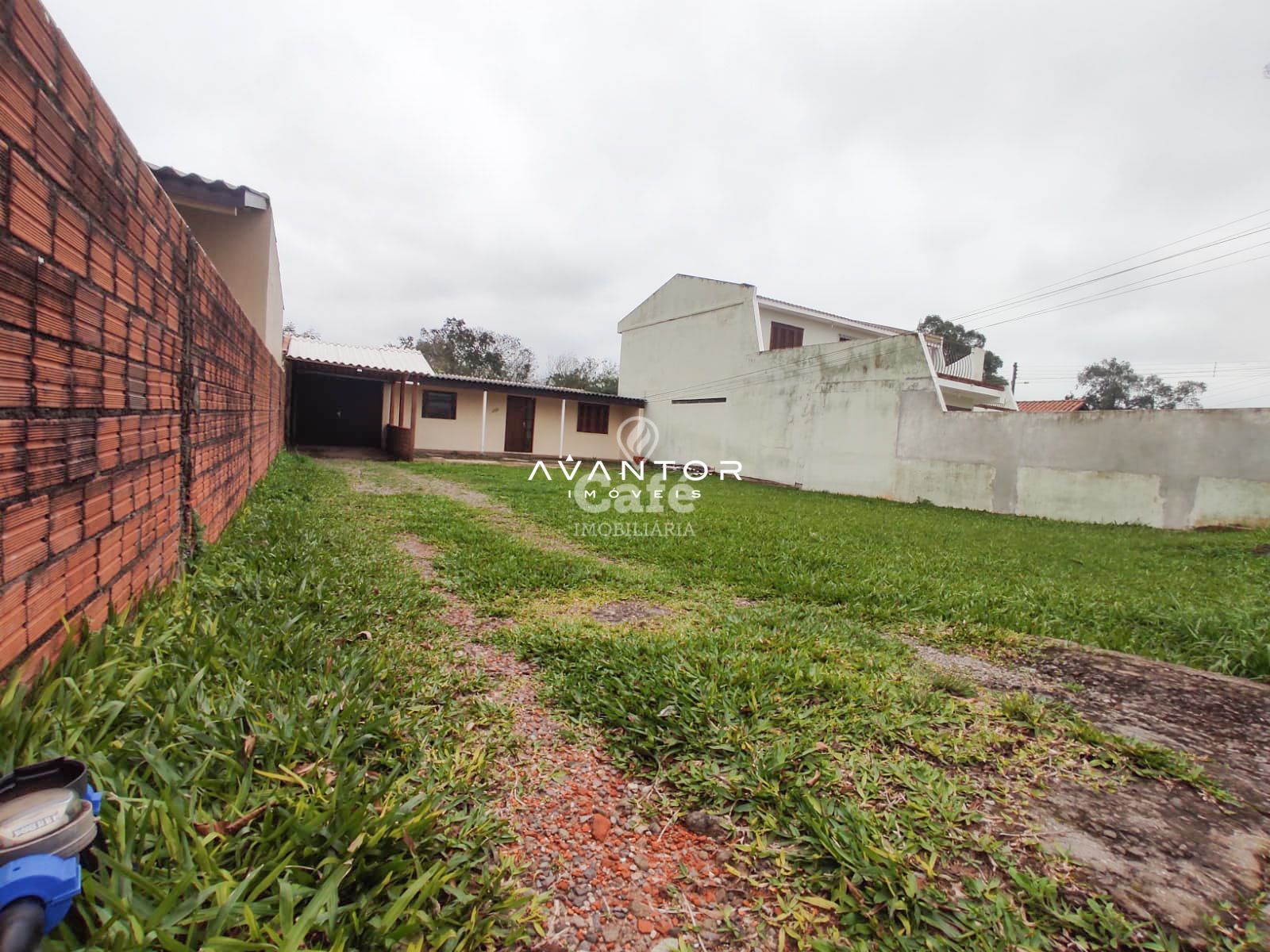 Casa com 03 dormitórios e amplo terreno no residencial Lopes — Casa com 3 quartos à venda em Pinheiro Machado, Santa Maria/RS
