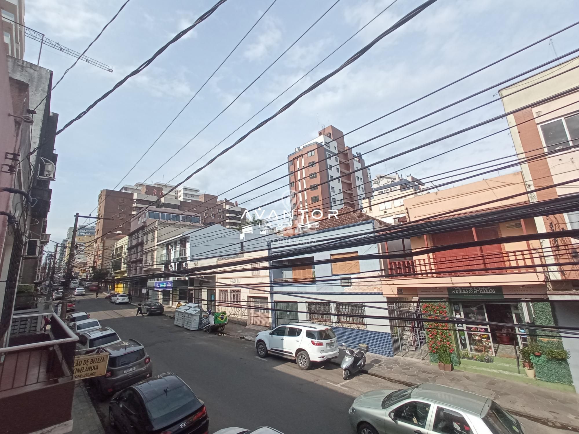 Conjunto de Salas Comerciais são 4 Salas, 2 Banheiros, Banheira de Hidromassagem e Sacada — Sala Comercial com 4 salas à venda em Centro, Santa Maria/RS