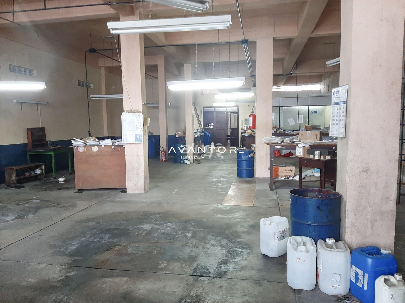 Sala térrea muito bem localizada para locação — Sala Comercial com 3 salas para alugar em Nossa Senhora de Fátima, Santa Maria/RS
