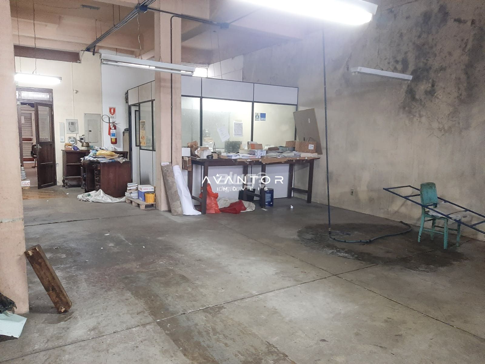 Sala térrea muito bem localizada para locação — Sala Comercial com 3 salas para alugar em Nossa Senhora de Fátima, Santa Maria/RS