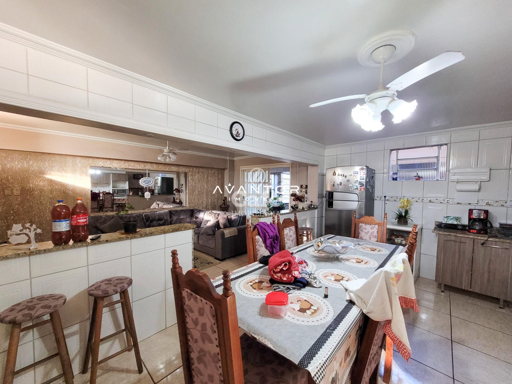 Casa, Quatro dormitórios, Suíte, Churrasqueira, Duas vagas de Garagem, Bairro Juscelino Ku — Casa com 4 quartos à venda em Juscelino Kubitschek, Santa Maria/RS