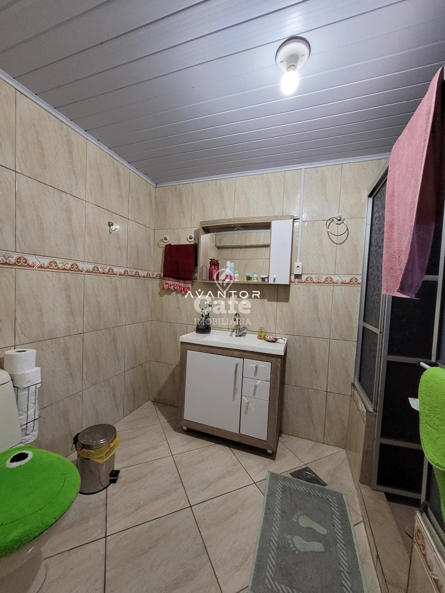 Casa, Quatro dormitórios, Suíte, Churrasqueira, Duas vagas de Garagem, Bairro Juscelino Ku — Casa com 4 quartos à venda em Juscelino Kubitschek, Santa Maria/RS