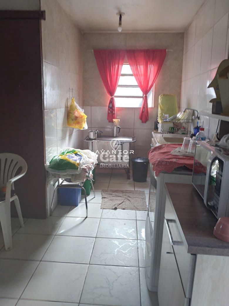 Sobrado De 5 Dormitórios, Suíte, Sala de Estar, 2 Banheiros, Cozinha, Área de Serviço, Var — Casa com 5 quartos à venda em Nossa Senhora Medianeira, Santa Maria/RS