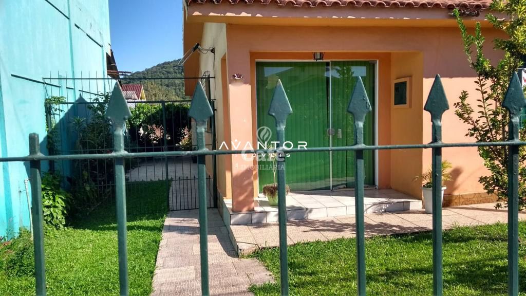Casa De 3 Dormitórios, Sala de Estar, (2) Banheiros, Cozinha, Área de Serviço, Garagem e P — Casa com 3 quartos à venda em Pé de Plátano, Santa Maria/RS