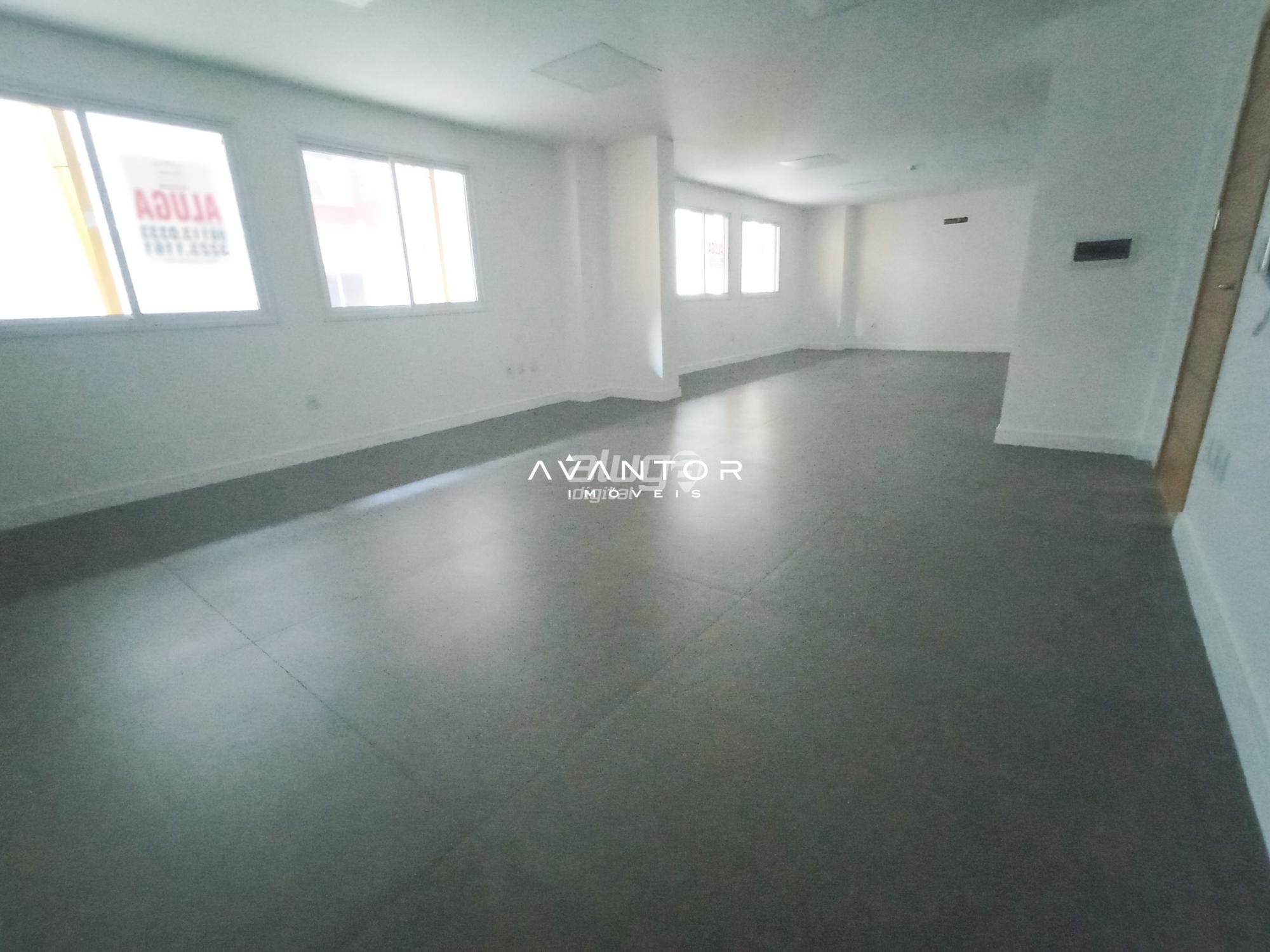Sala Comercial Alto Padrão com Banheiro, Copa e Garagem No Residencial Espirito Santo — Sala Comercial com 2 salas para alugar em Centro, Santa Maria/RS
