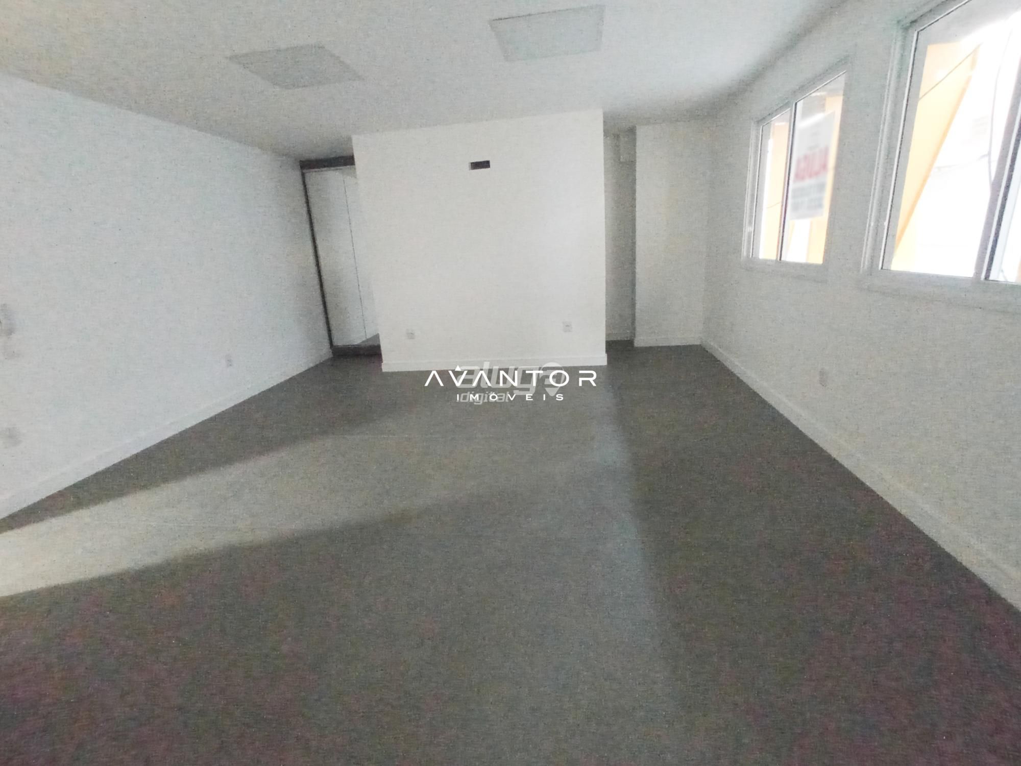 Sala Comercial Alto Padrão com Banheiro, Copa e Garagem No Residencial Espirito Santo — Sala Comercial com 2 salas para alugar em Centro, Santa Maria/RS